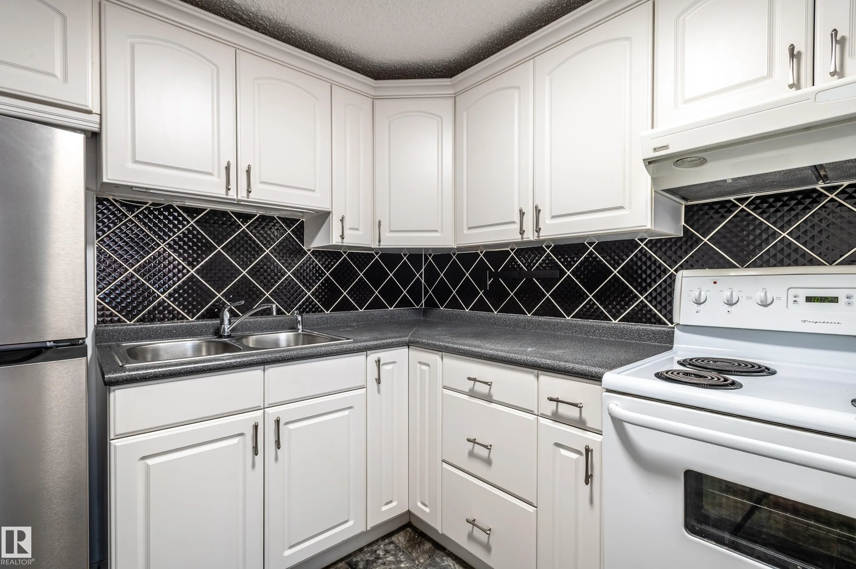 266 CHATEAU Place