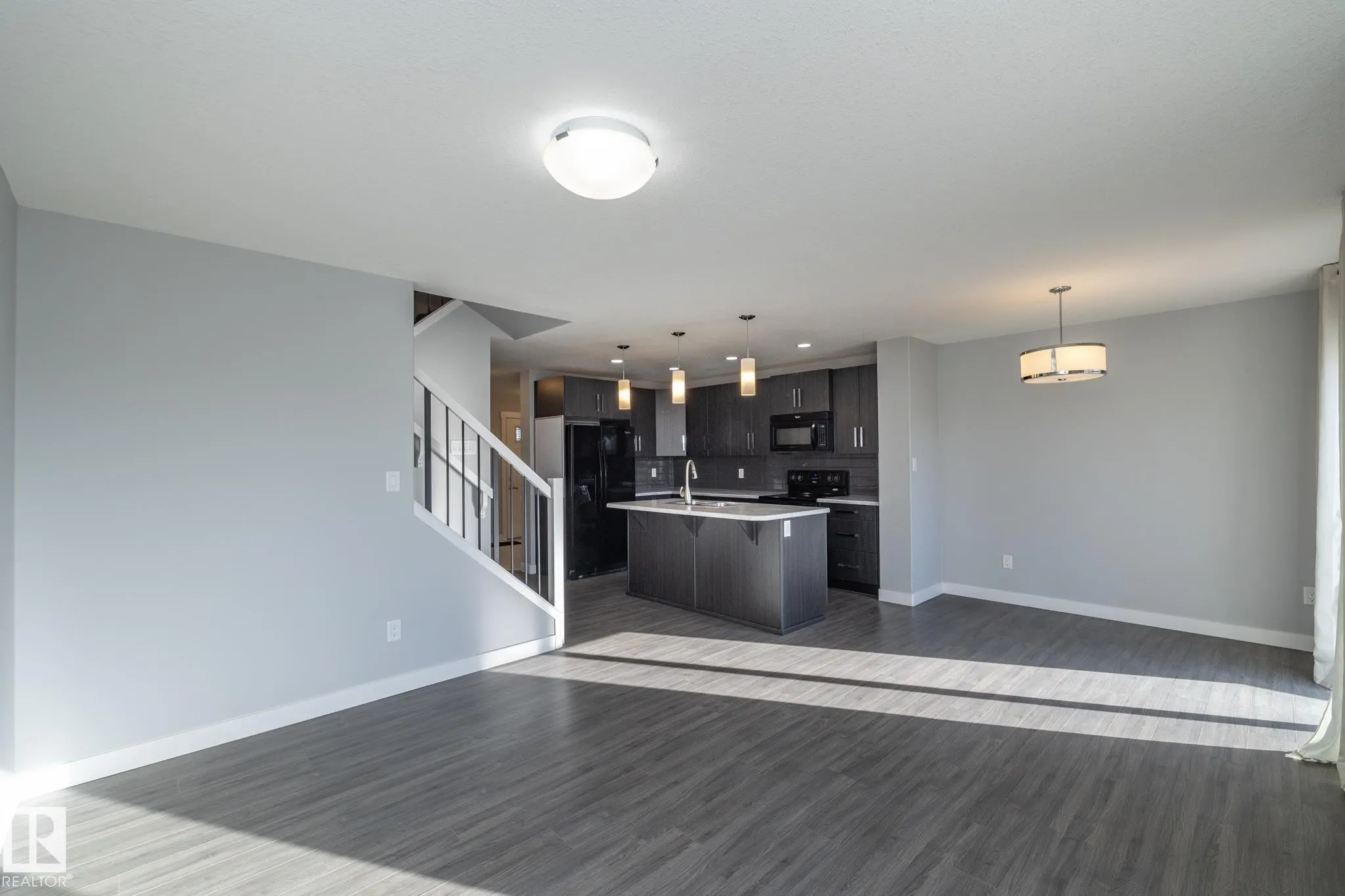7257 ARMOUR Crescent