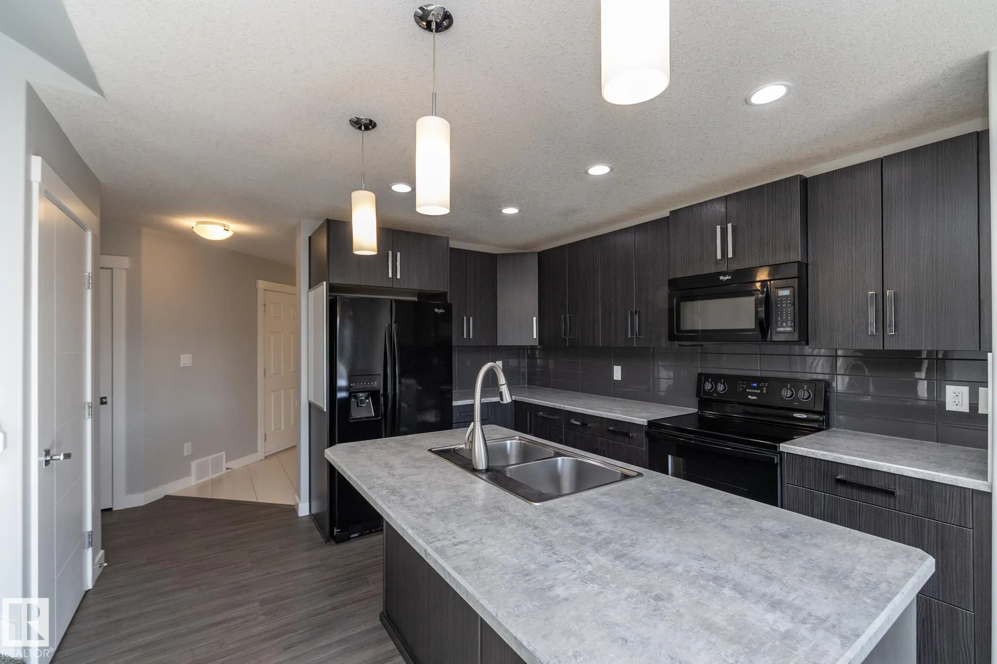 7257 ARMOUR Crescent