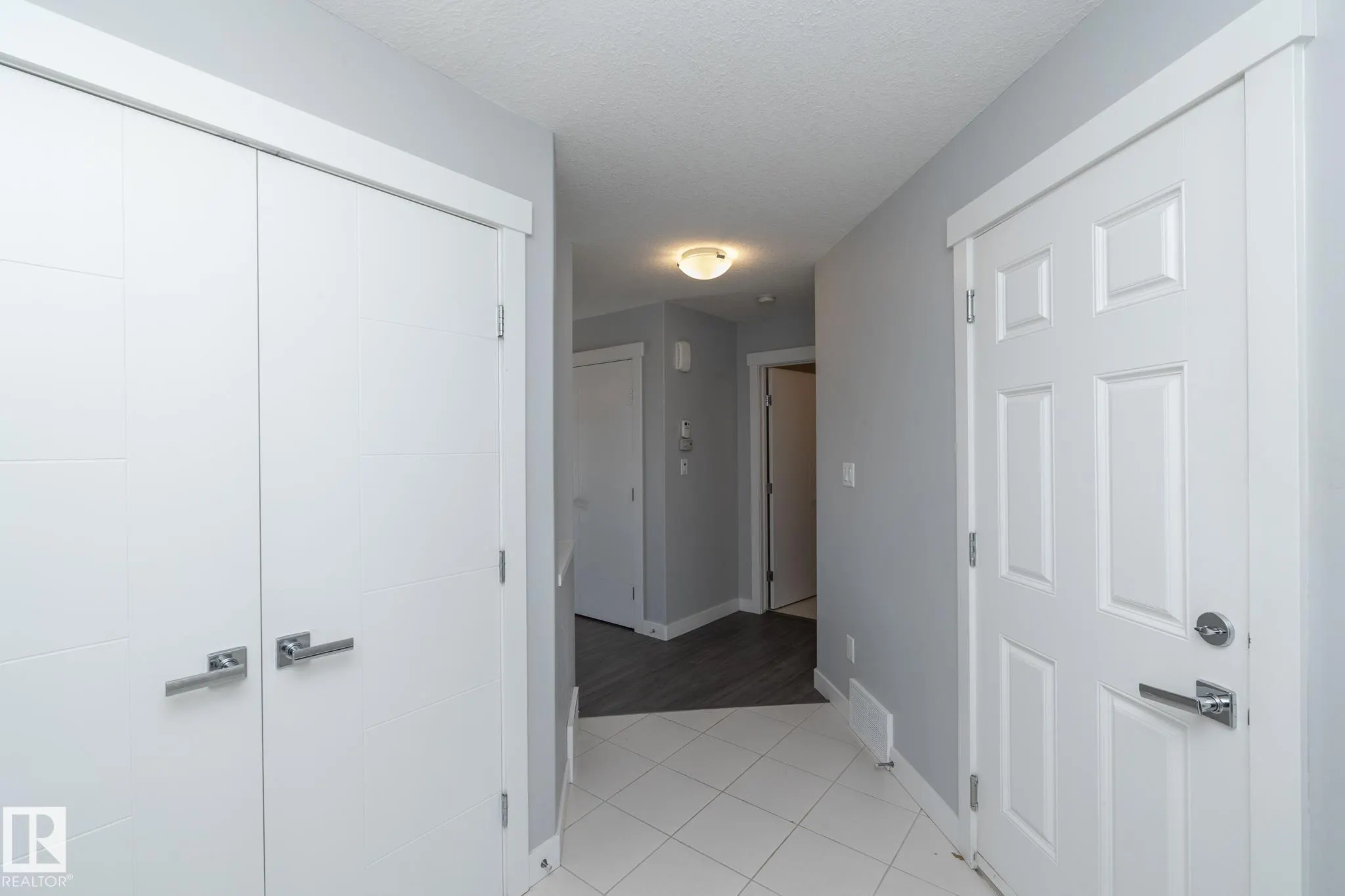 7257 ARMOUR Crescent