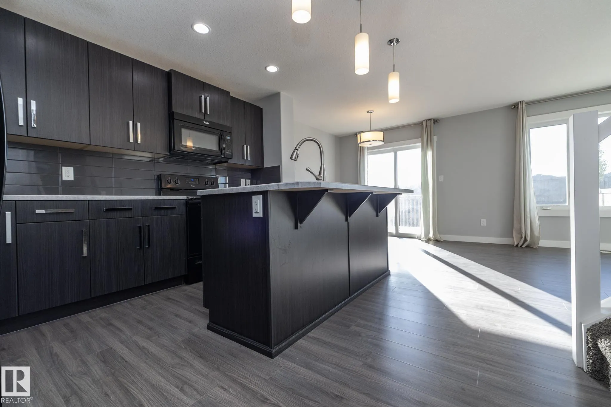 7257 ARMOUR Crescent