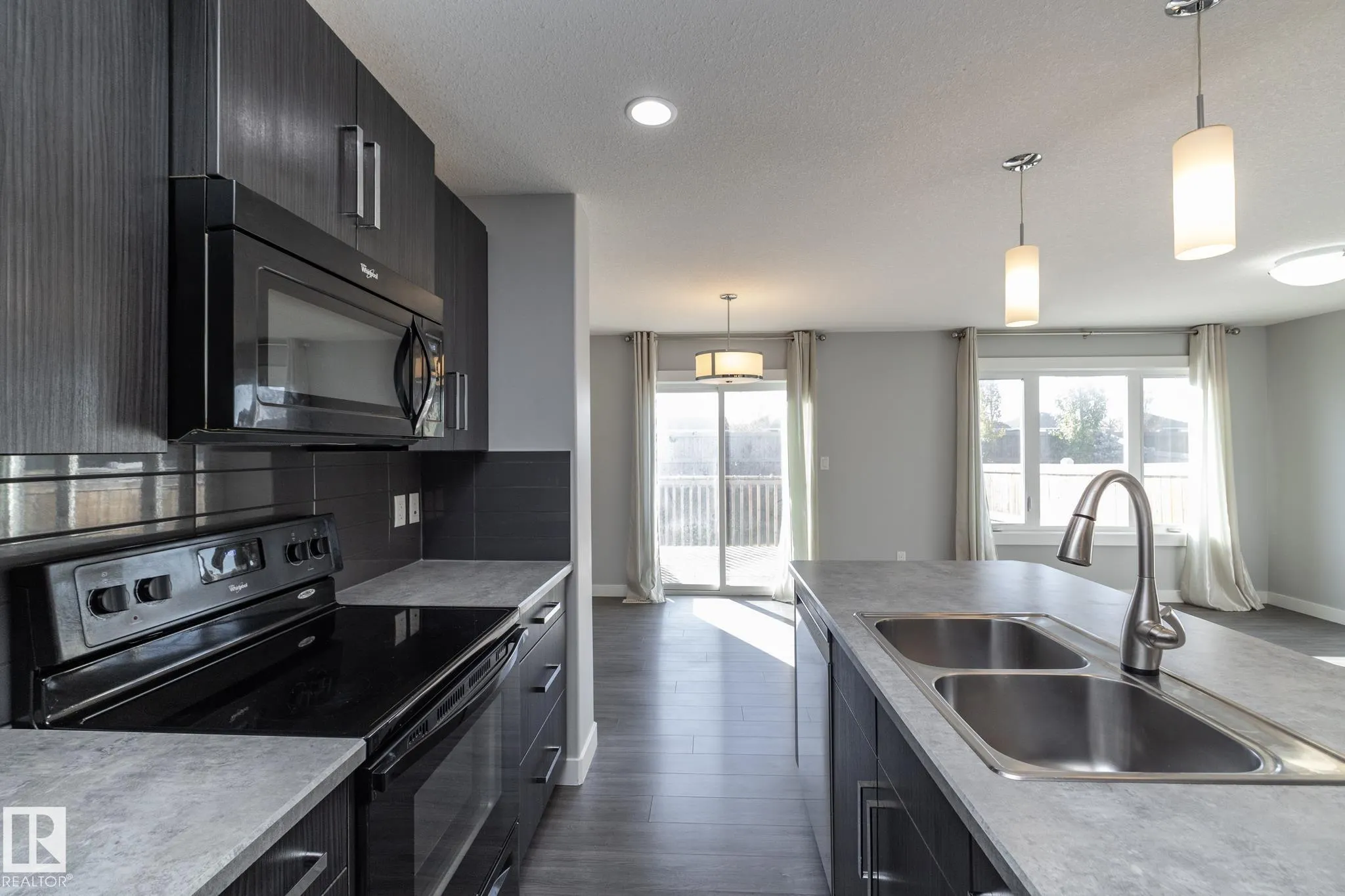 7257 ARMOUR Crescent