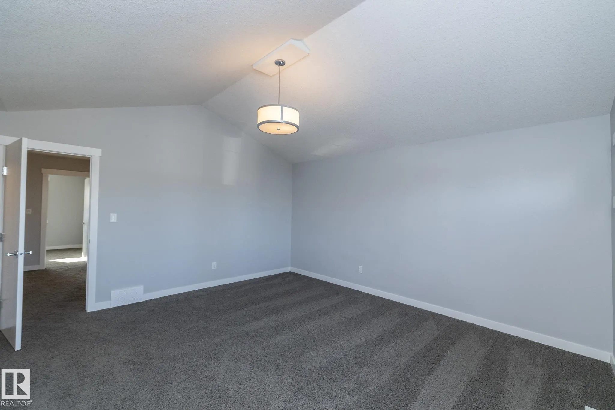 7257 ARMOUR Crescent