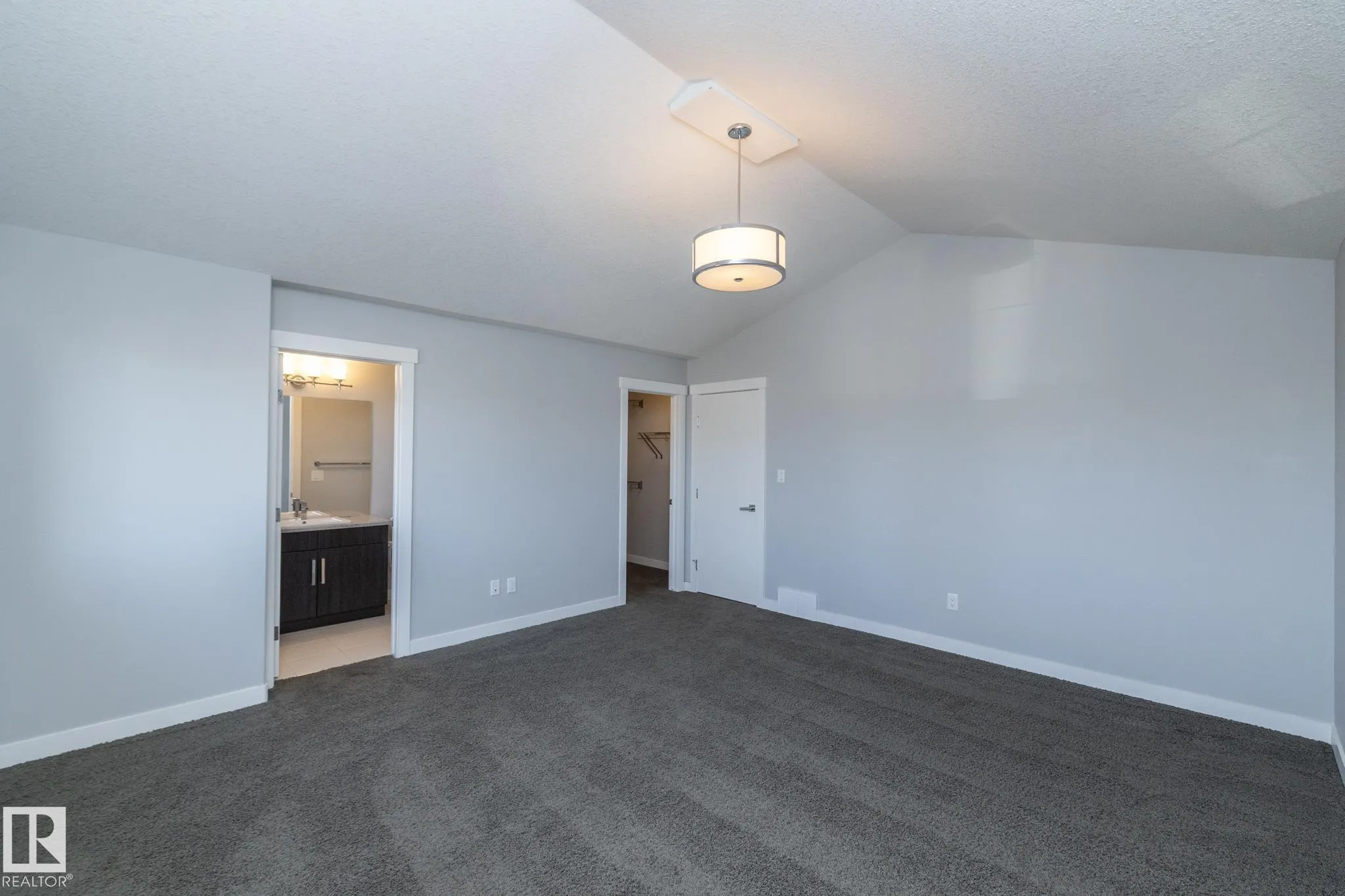 7257 ARMOUR Crescent