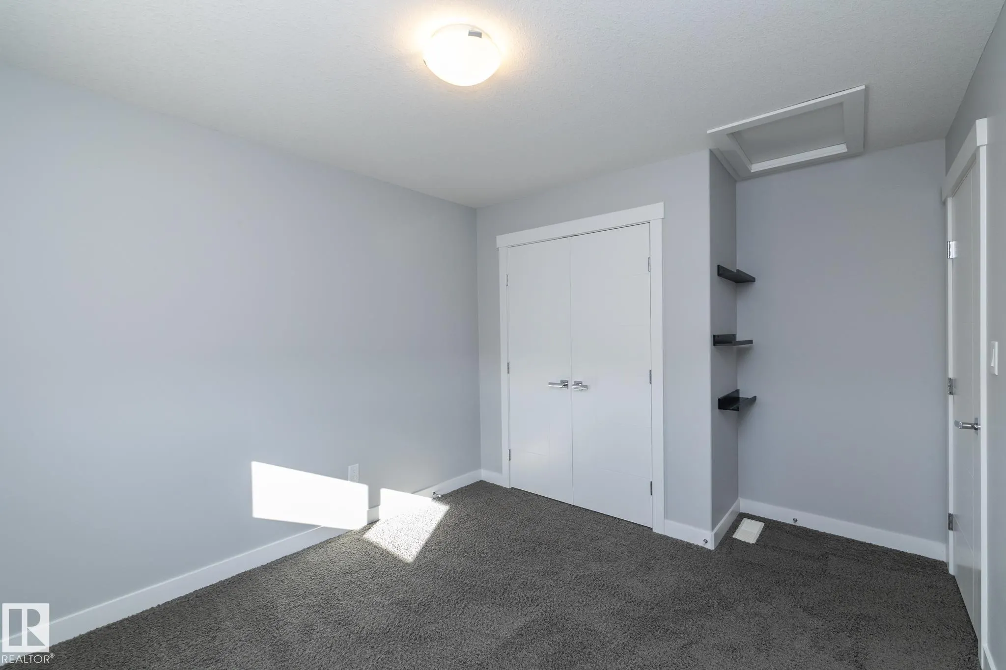 7257 ARMOUR Crescent