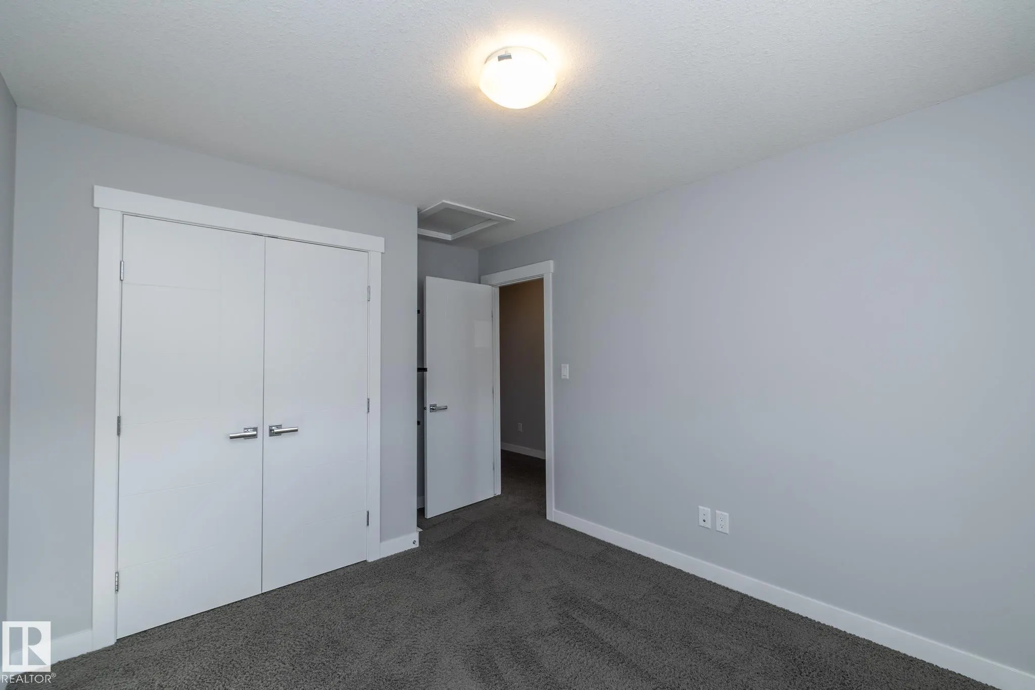 7257 ARMOUR Crescent