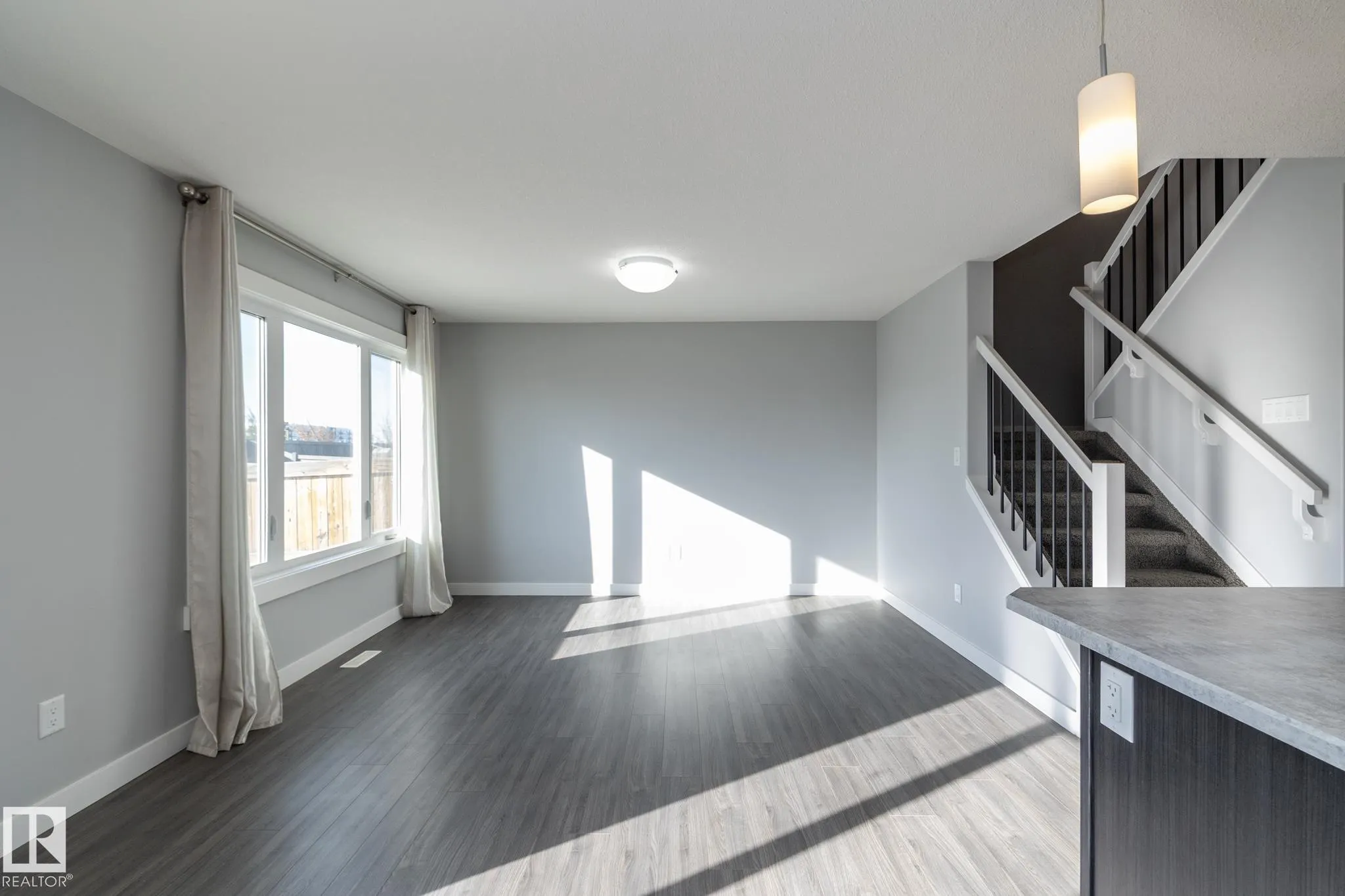 7257 ARMOUR Crescent