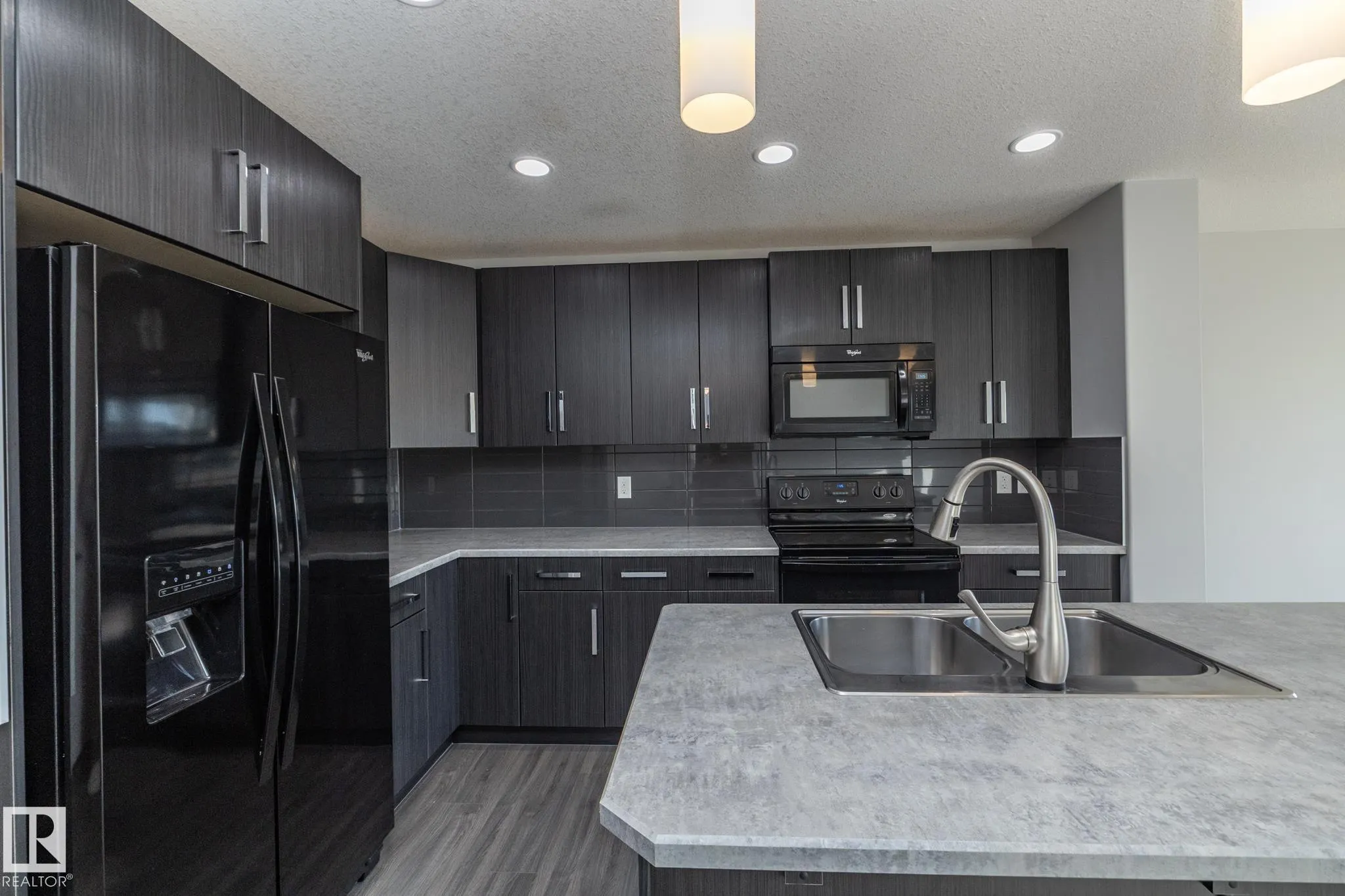 7257 ARMOUR Crescent