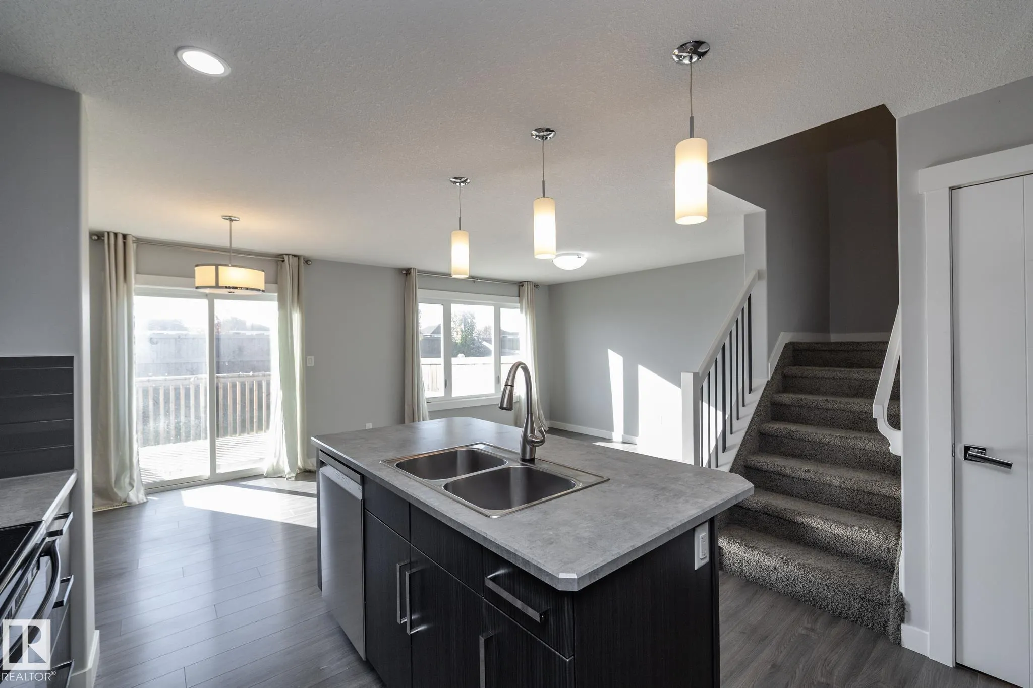 7257 ARMOUR Crescent