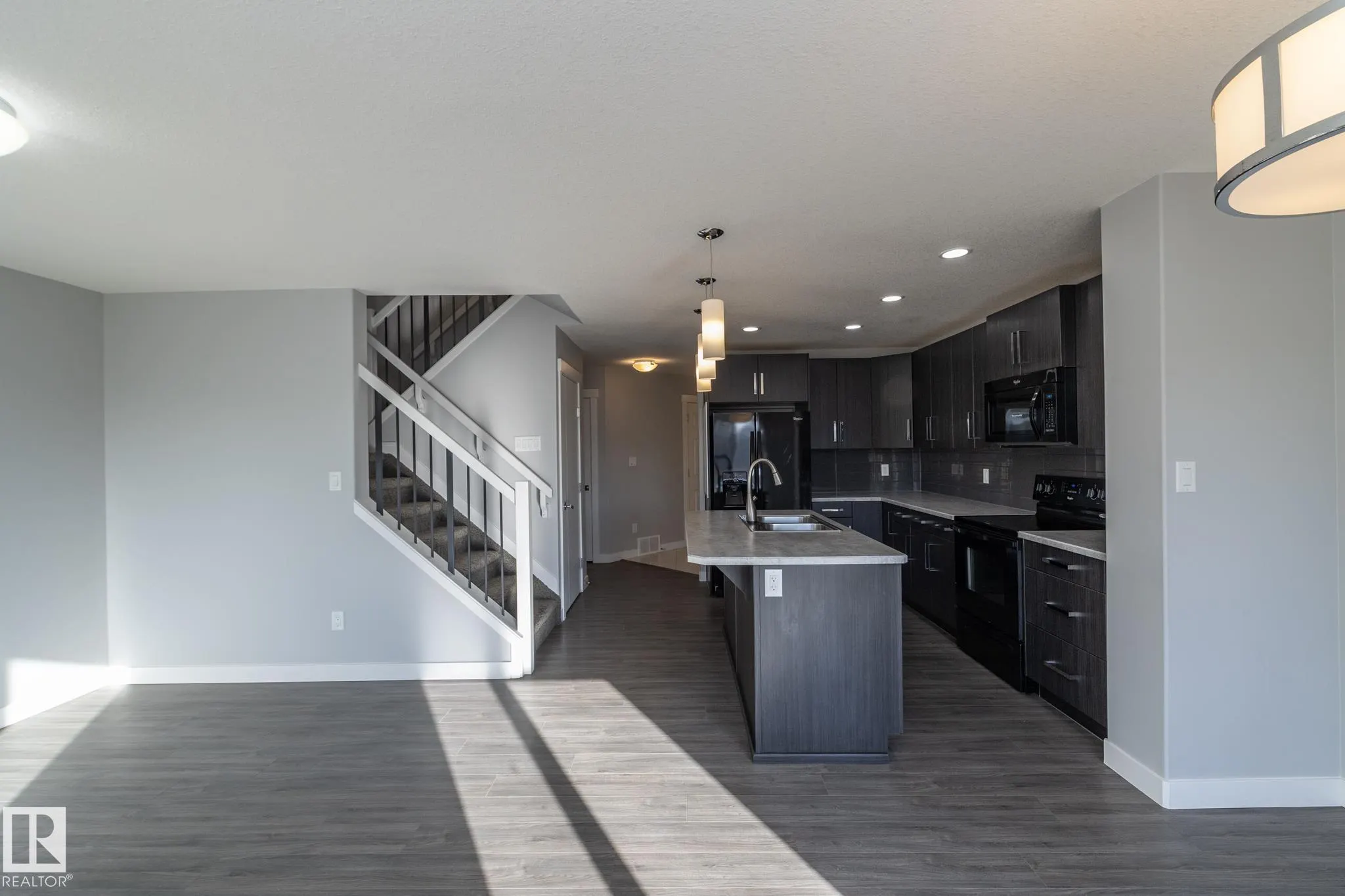 7257 ARMOUR Crescent