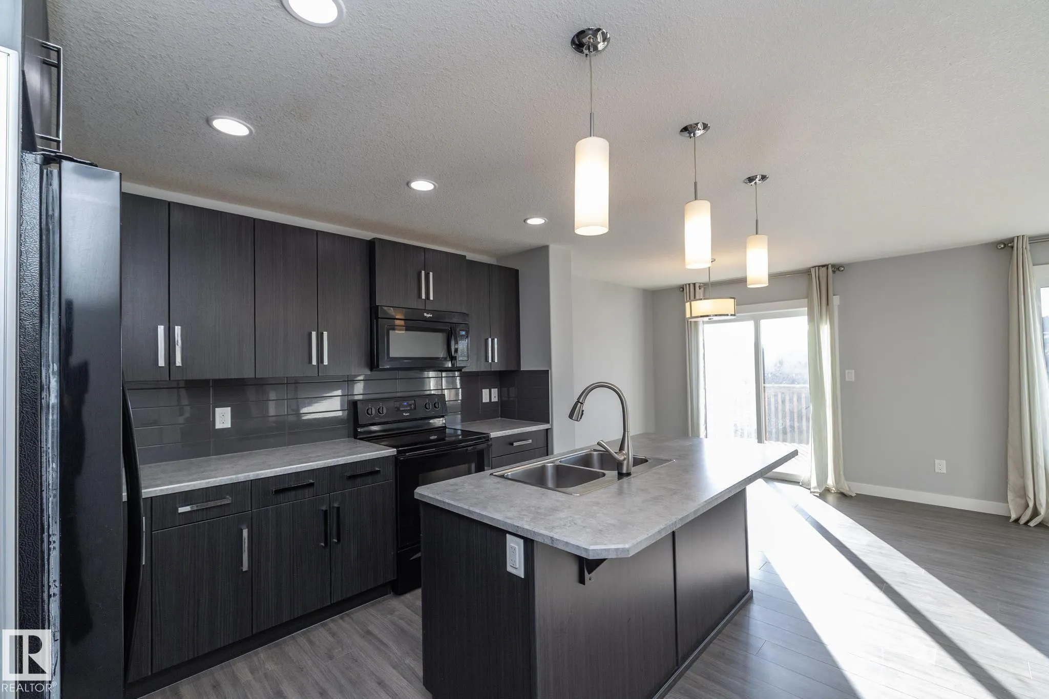 7257 ARMOUR Crescent