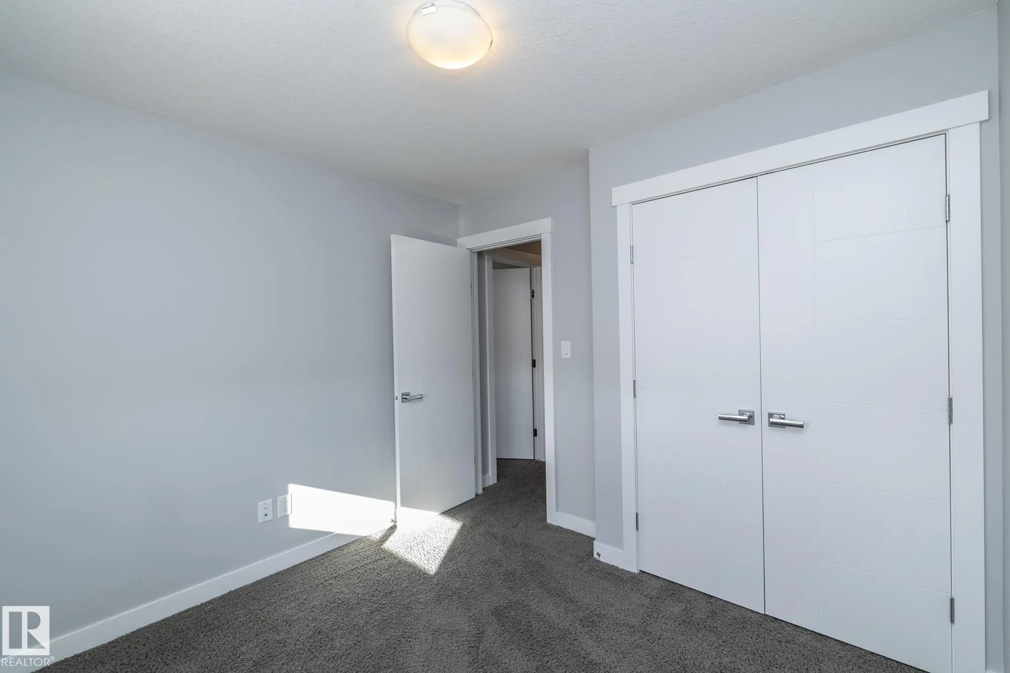 7257 ARMOUR Crescent