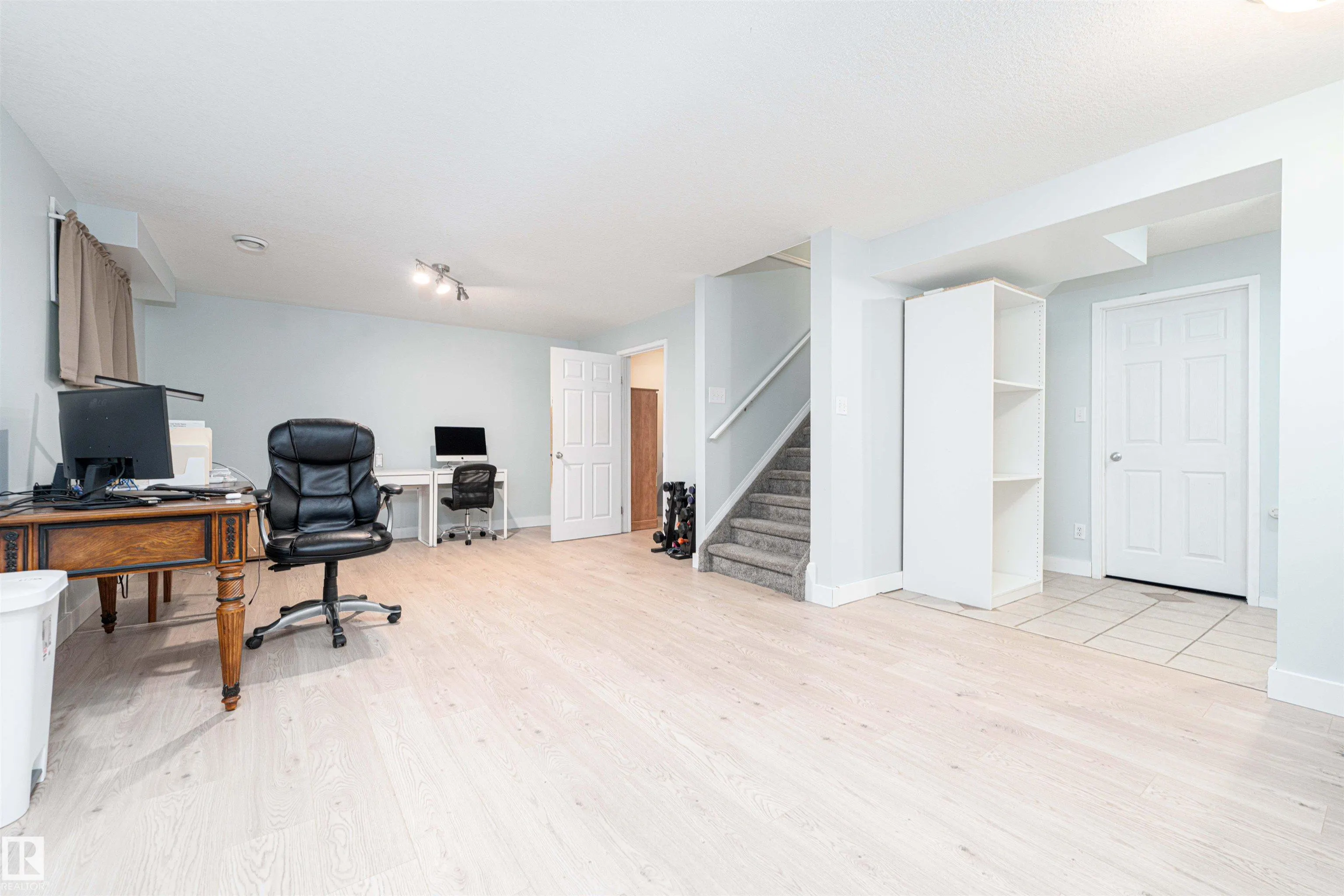 17 OLMSTEAD Crest