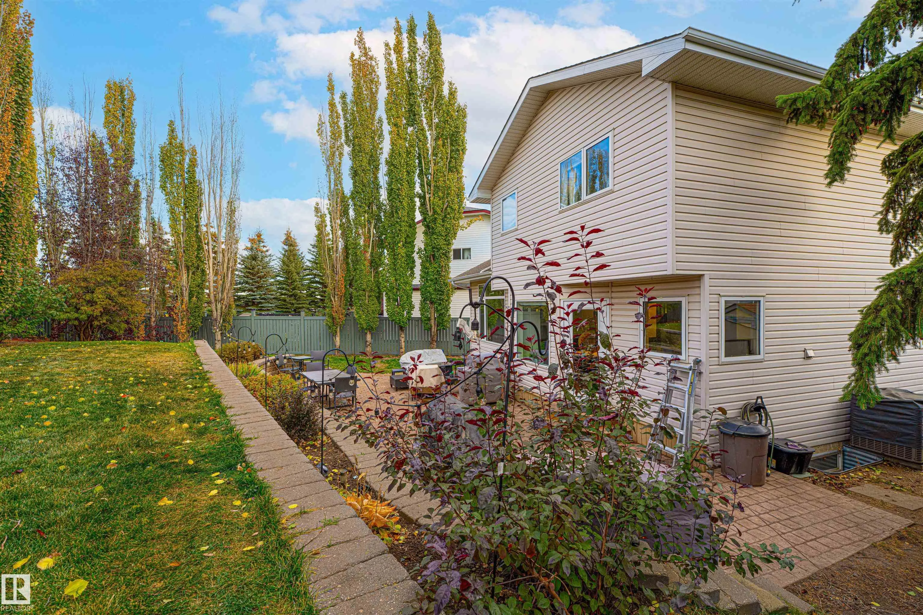 17 OLMSTEAD Crest
