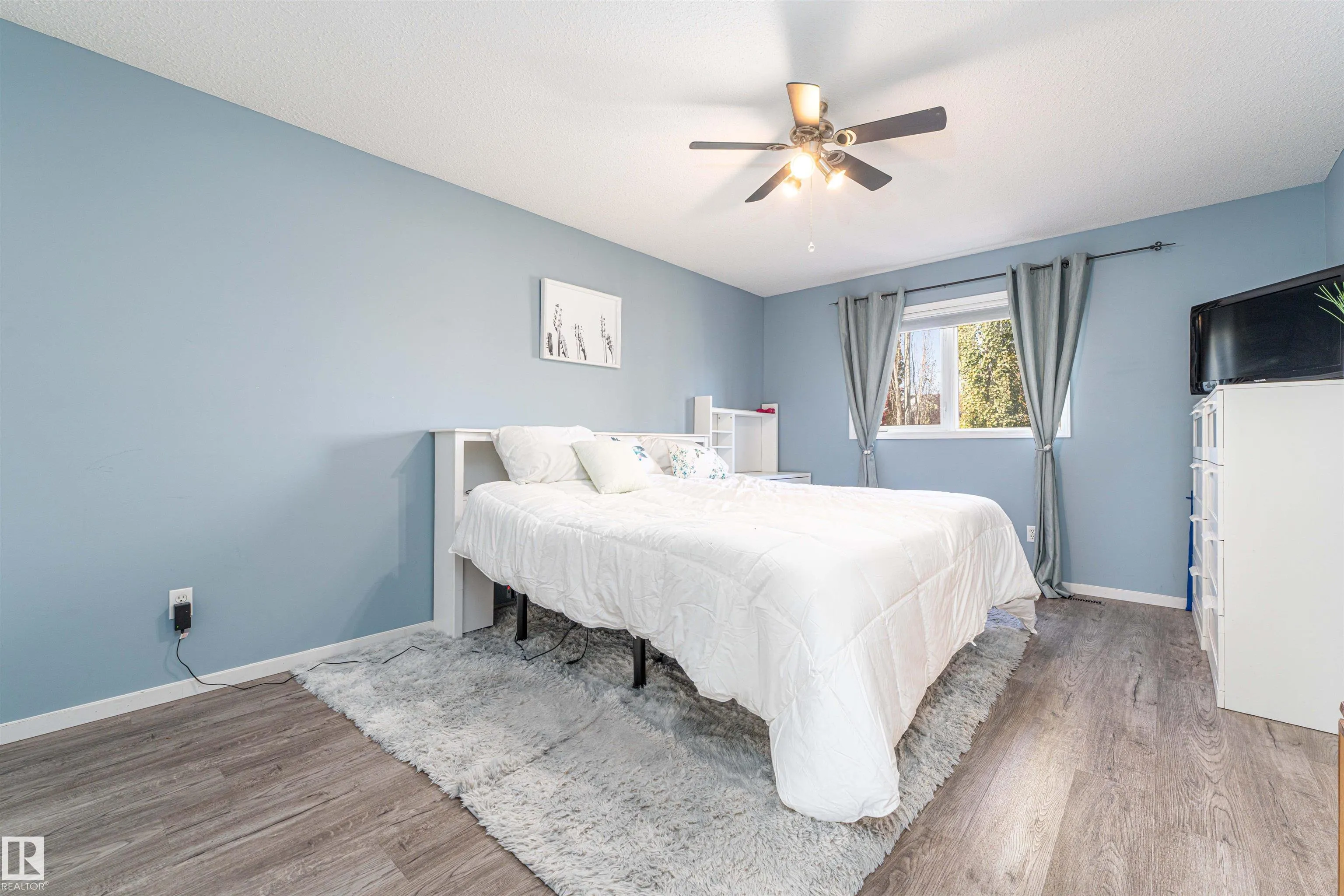 17 OLMSTEAD Crest