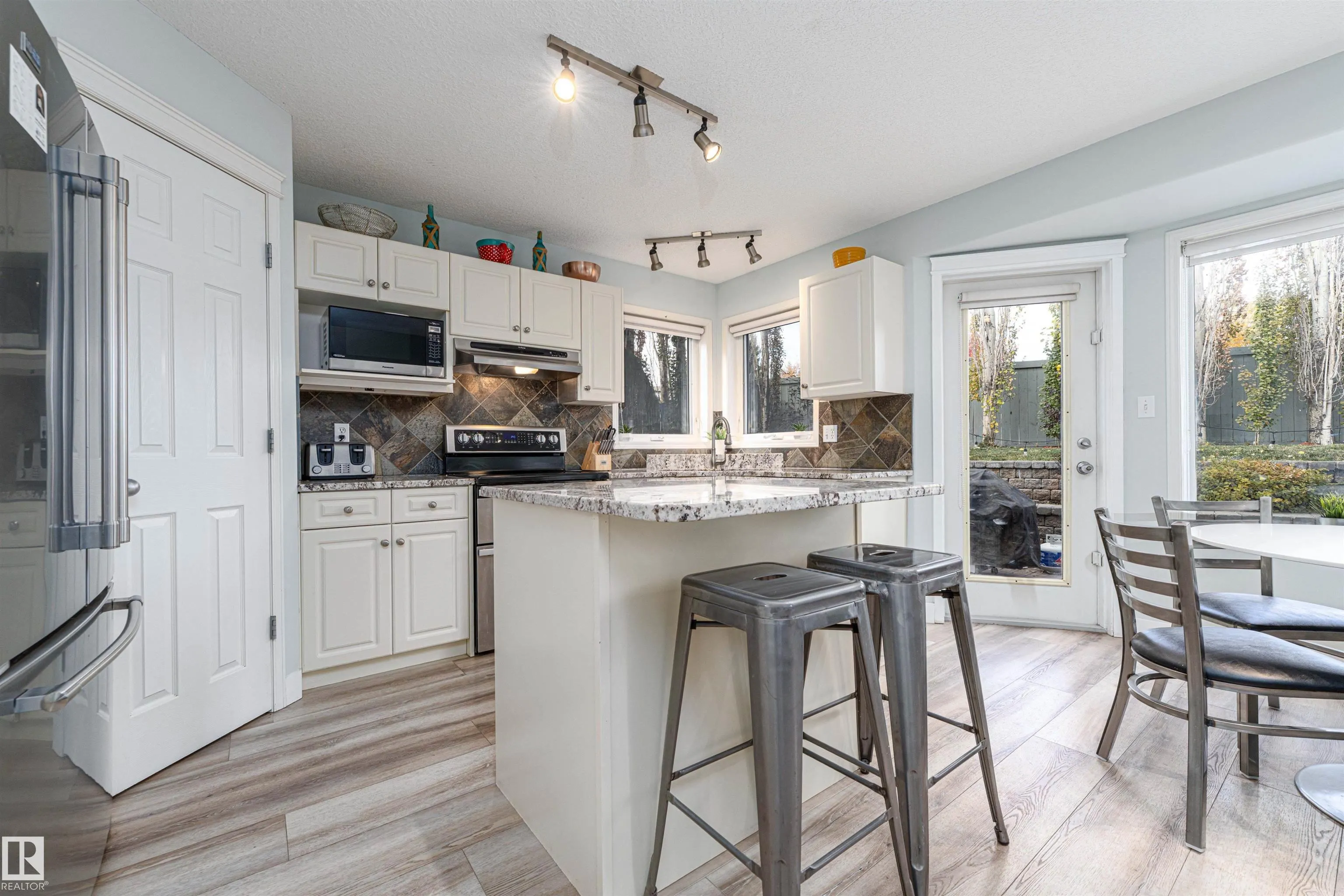 17 OLMSTEAD Crest
