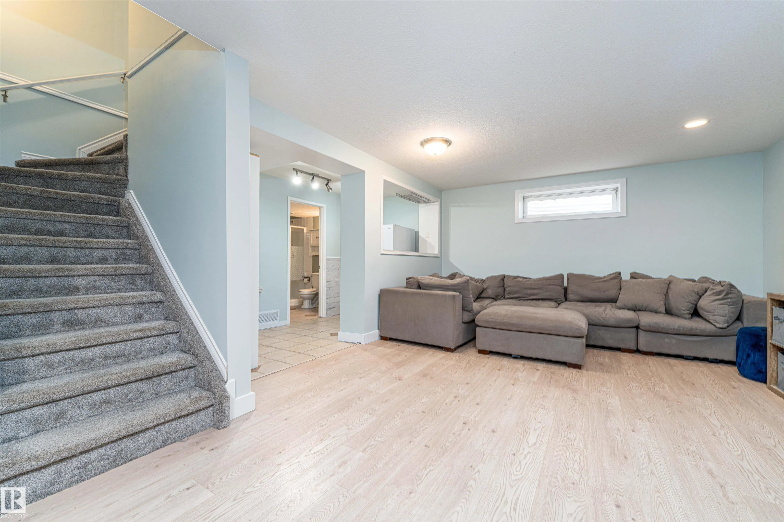 17 OLMSTEAD Crest