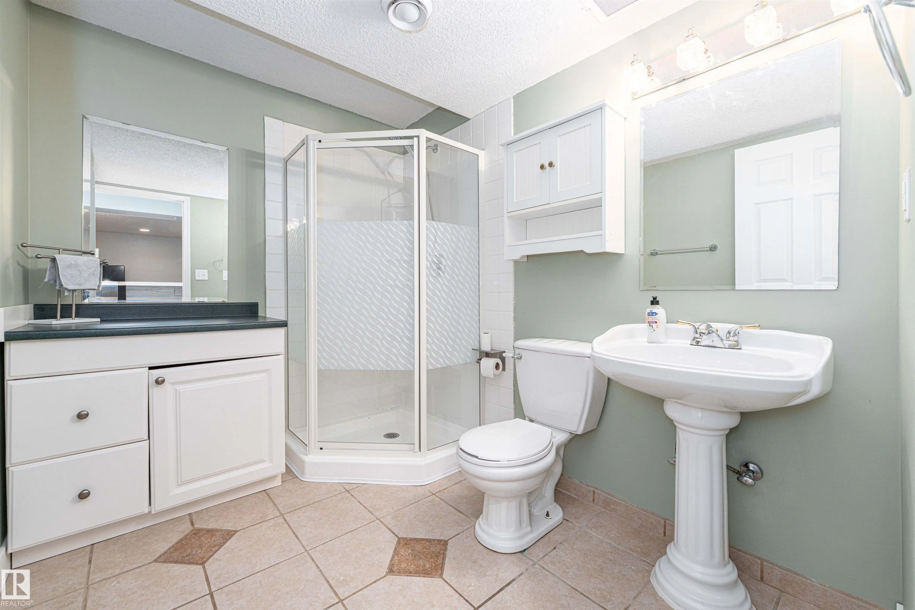 17 OLMSTEAD Crest