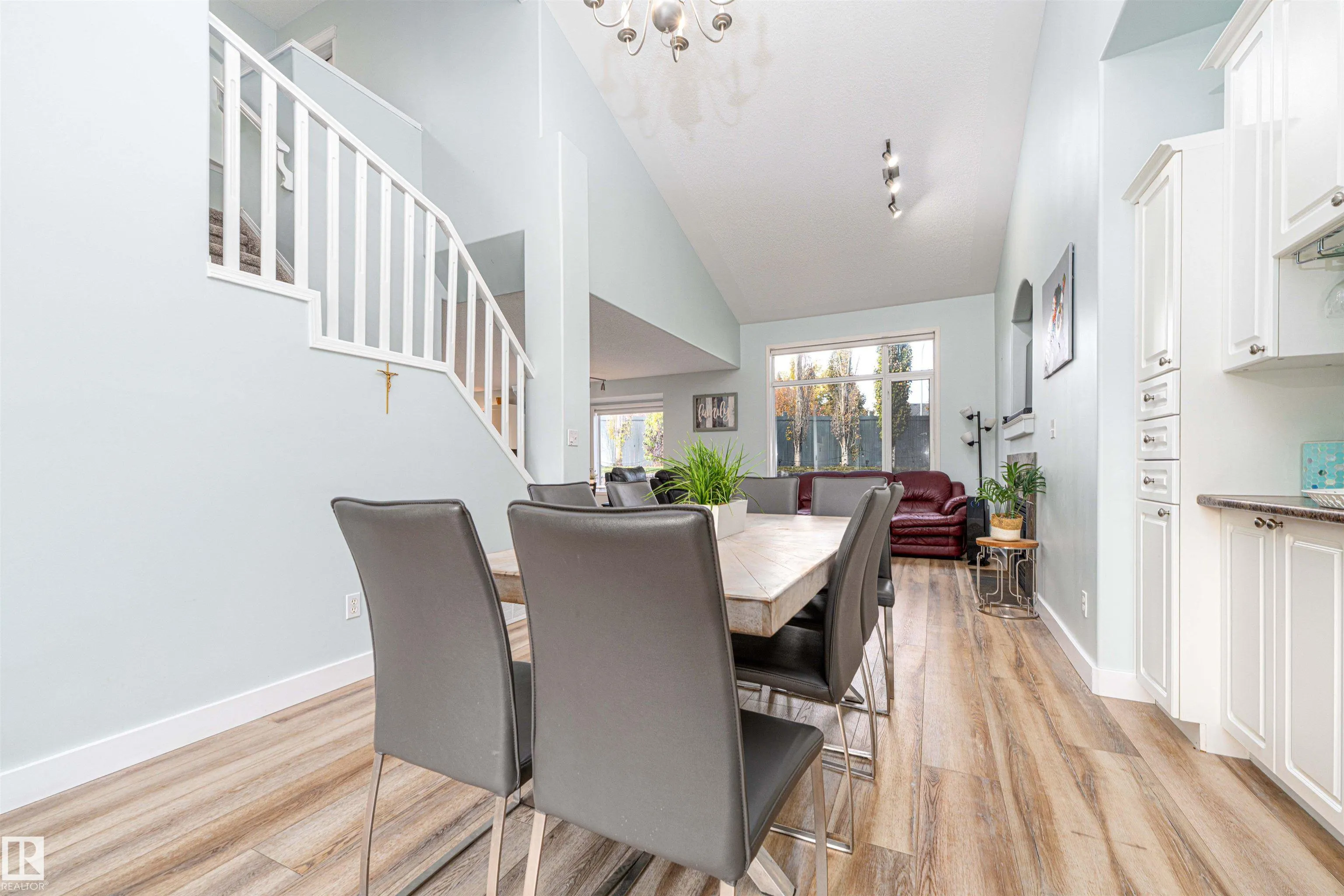 17 OLMSTEAD Crest