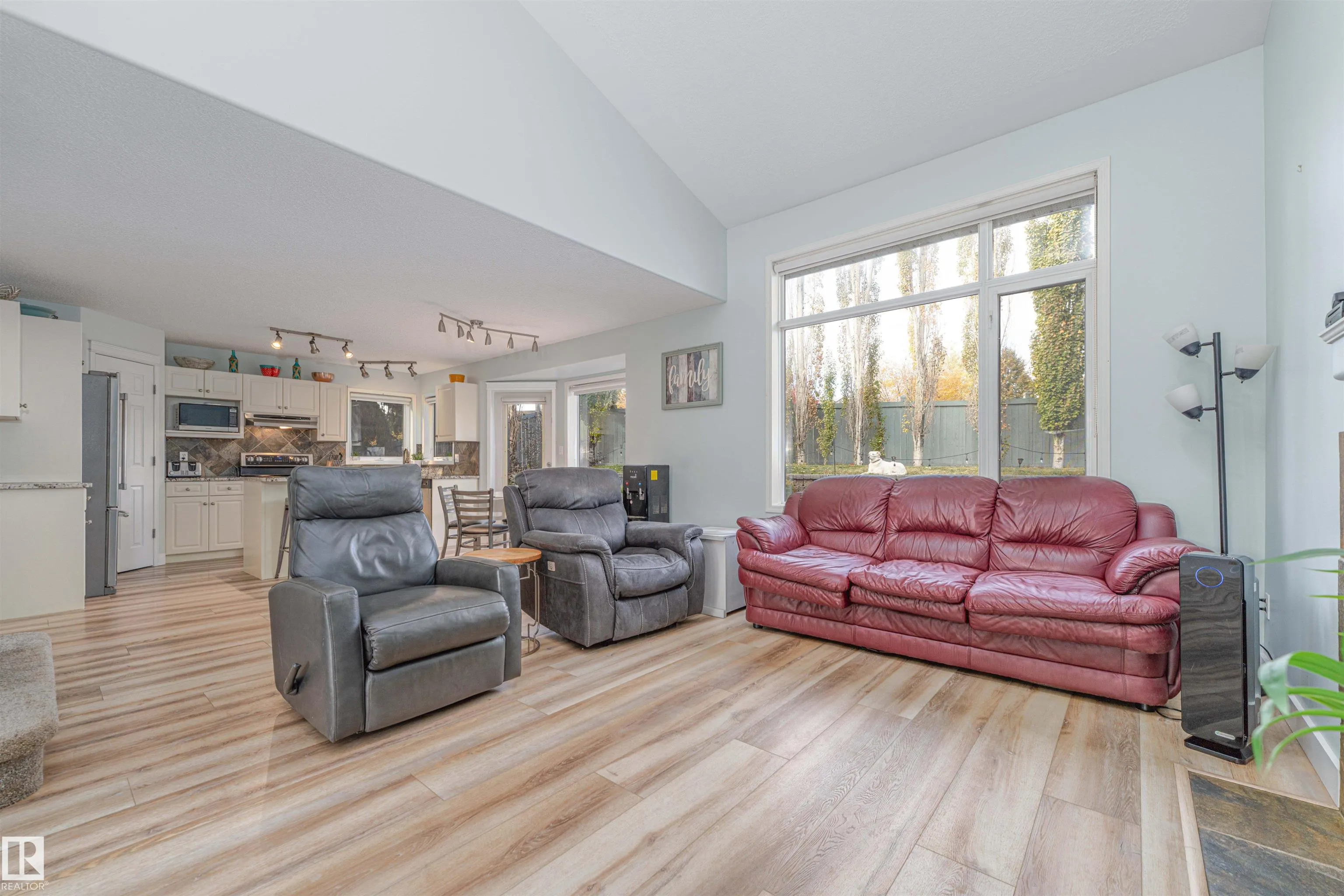 17 OLMSTEAD Crest