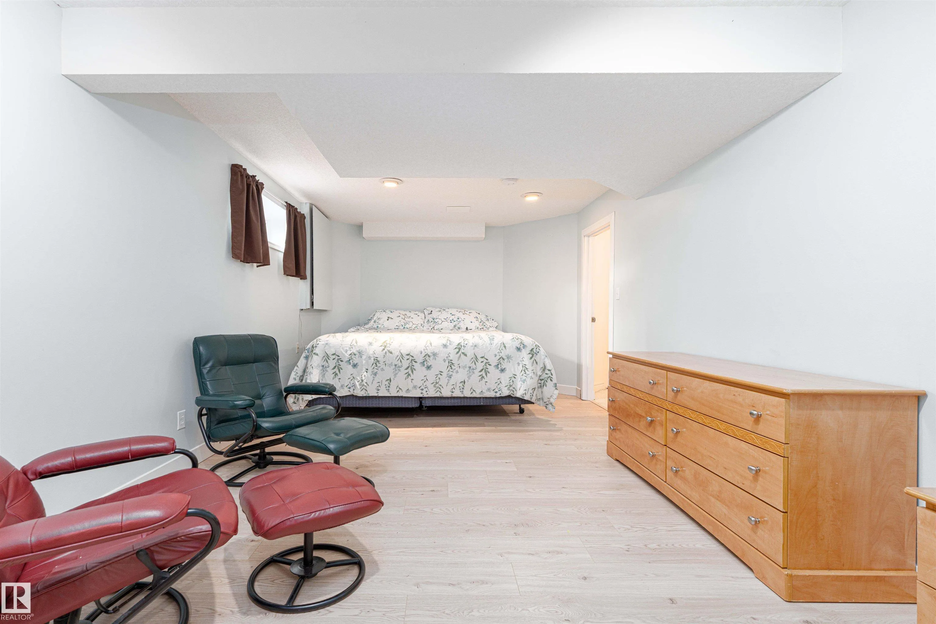 17 OLMSTEAD Crest