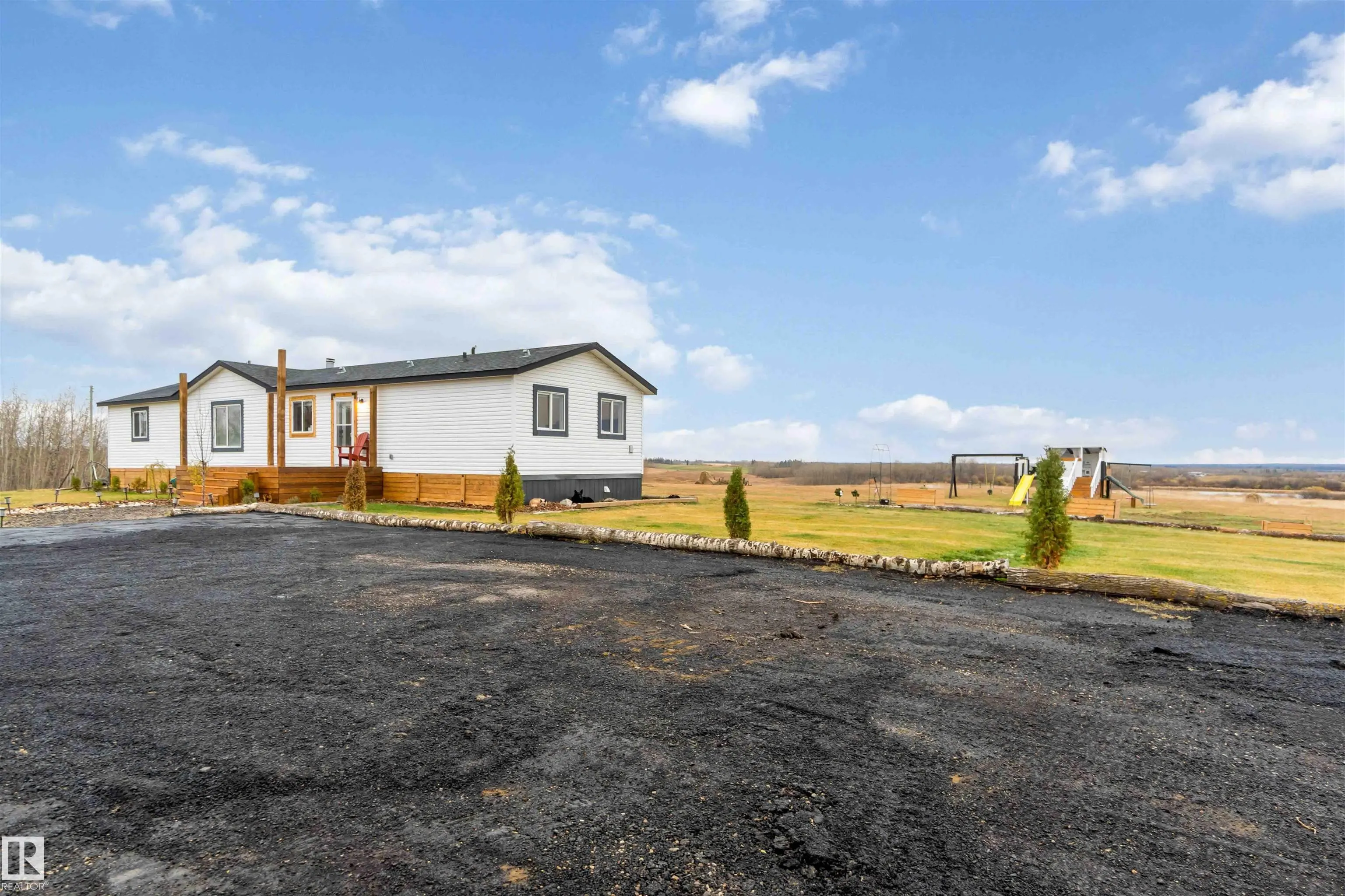 53273 RGE ROAD 215