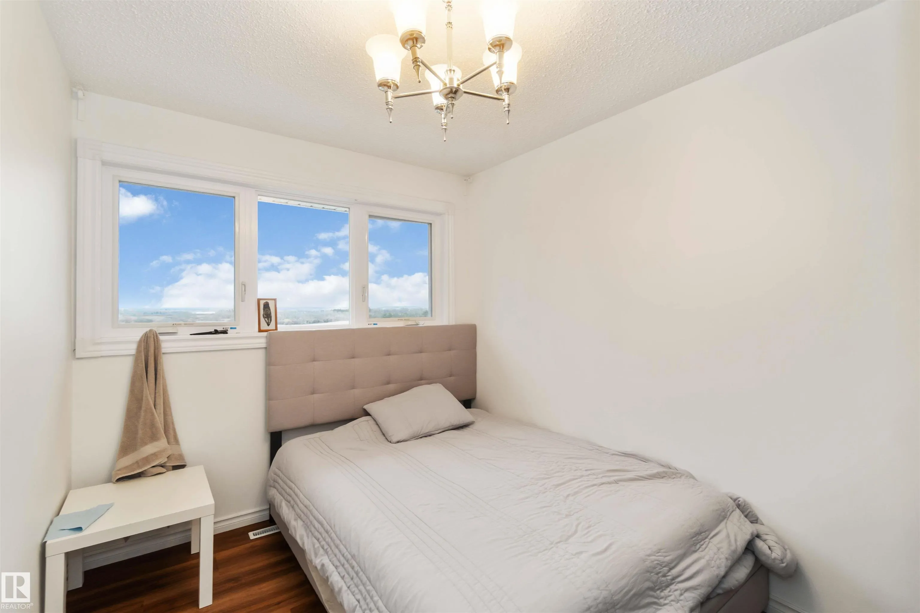53273 RGE ROAD 215
