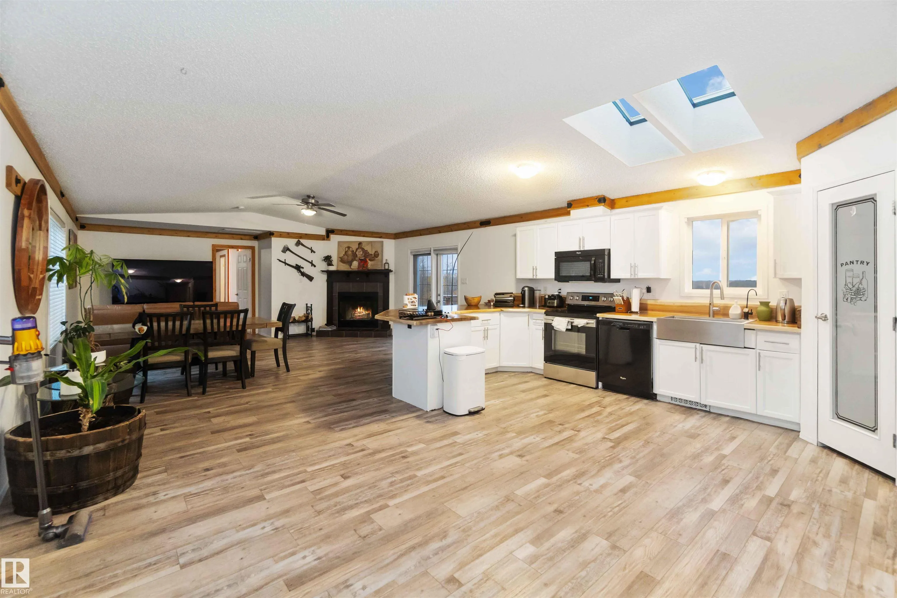 53273 RGE ROAD 215