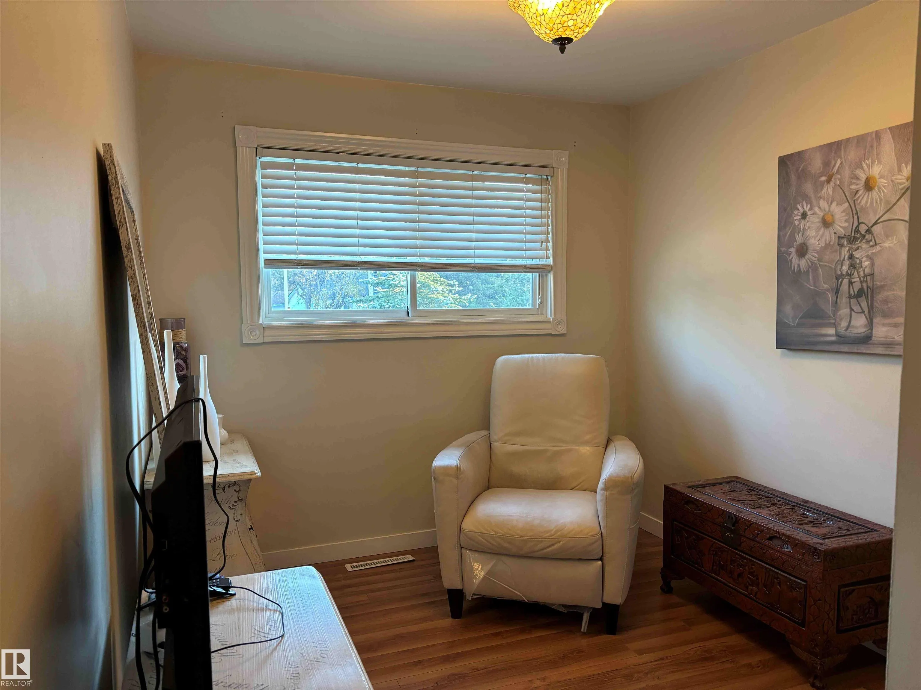 5036 53 Ave