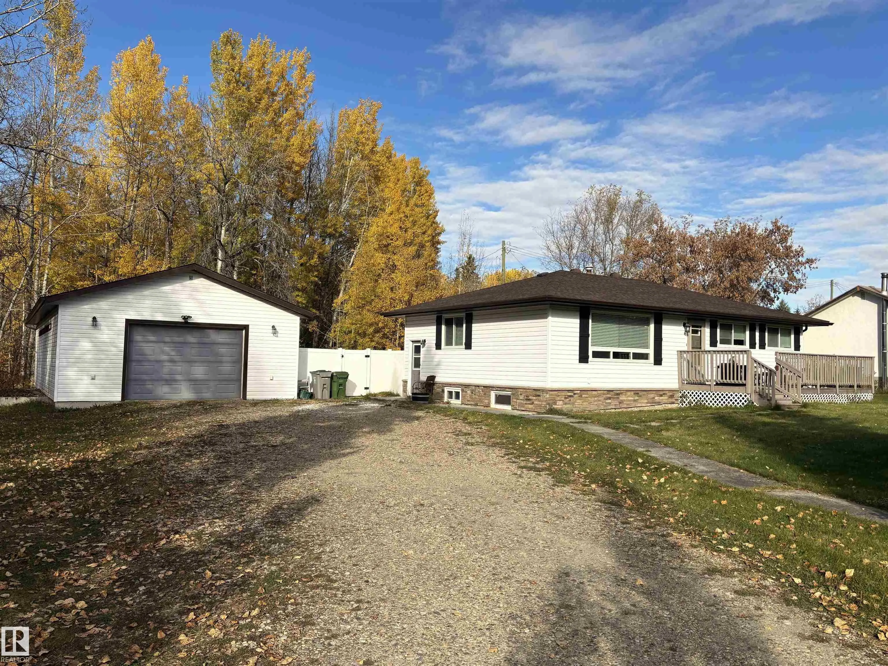 5036 53 Ave