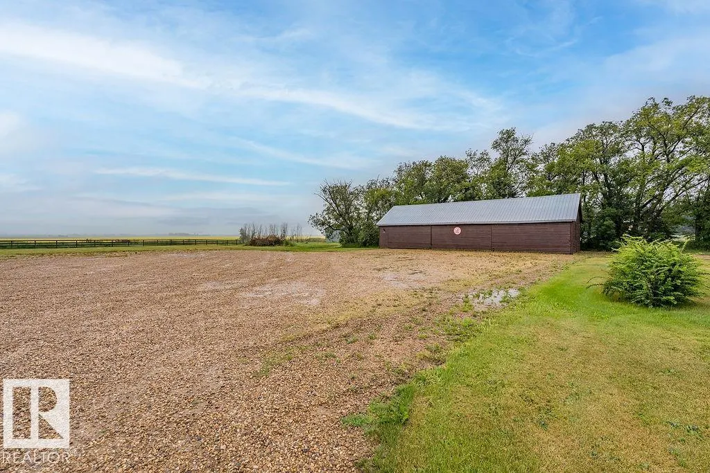 463051 RGE ROAD 235