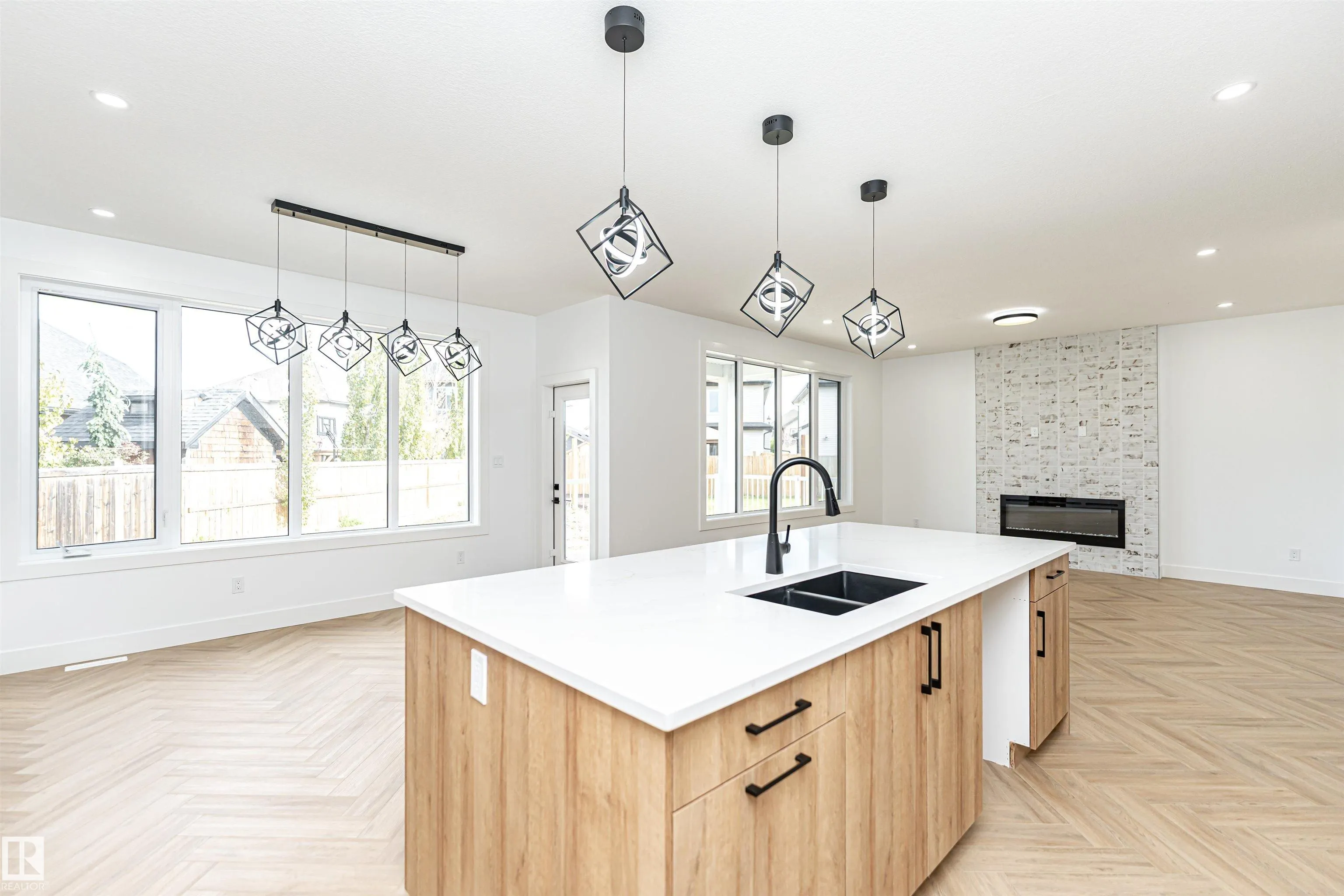 3221 PELERIN Crescent