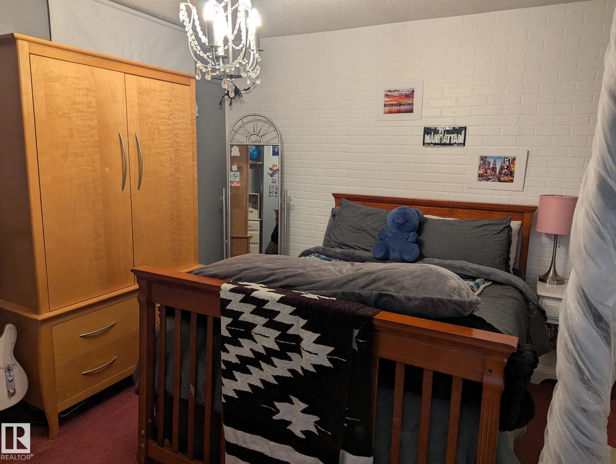 158 MEADOWVIEW Drive