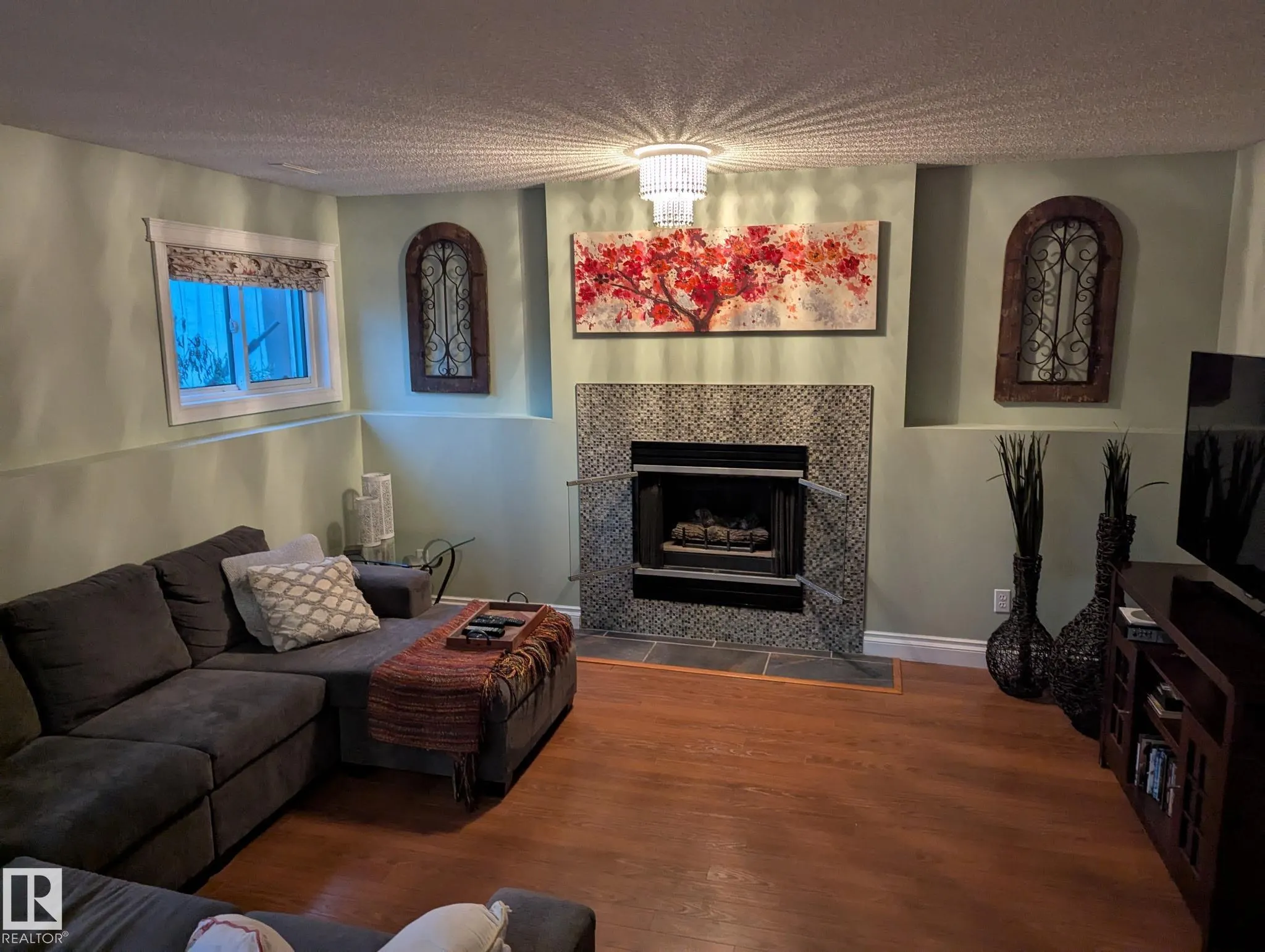 158 MEADOWVIEW Drive