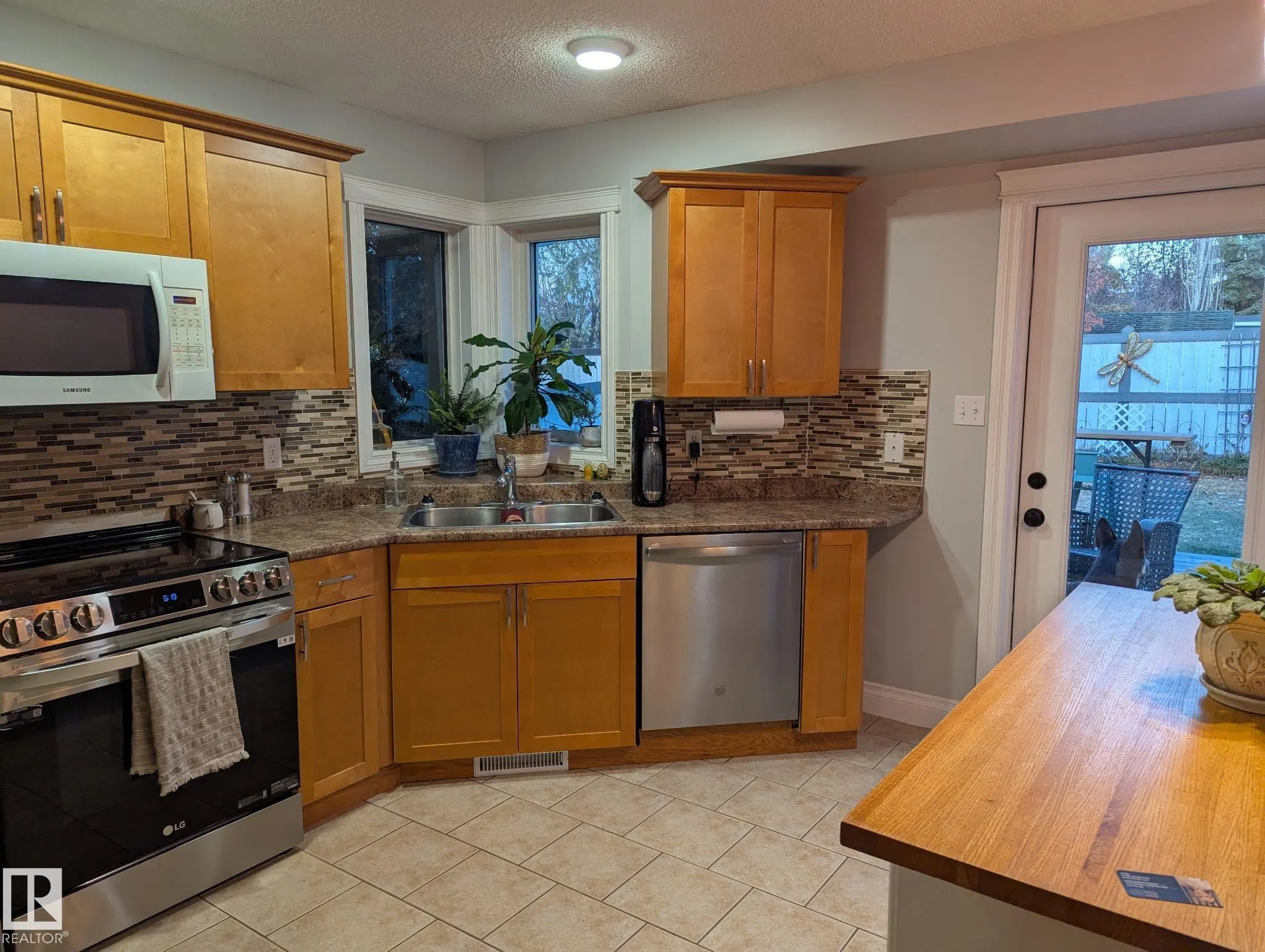 158 MEADOWVIEW Drive