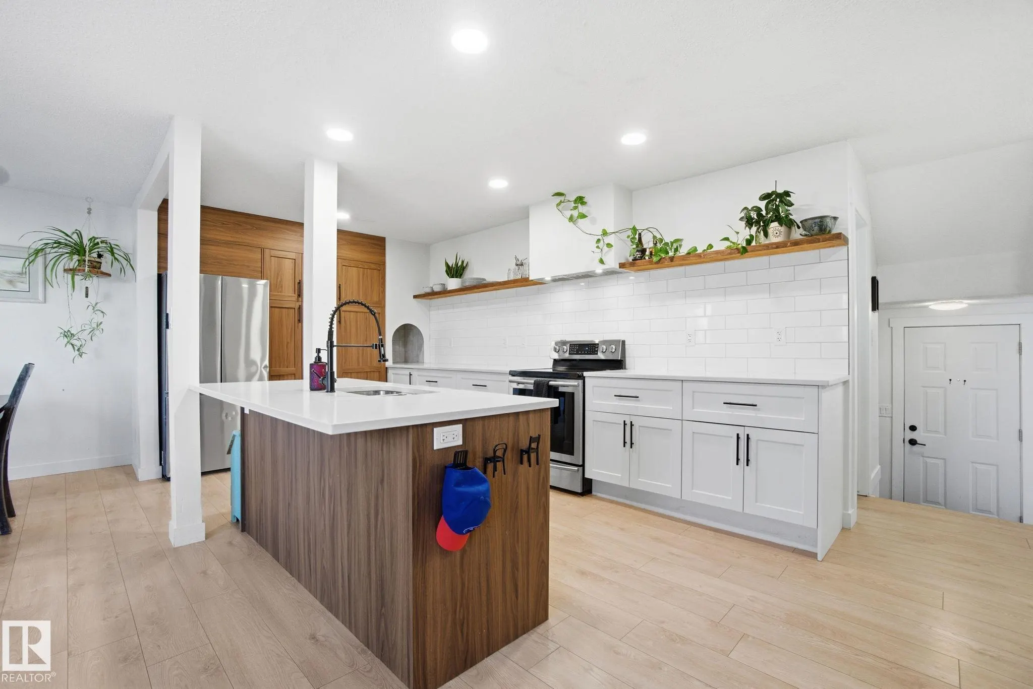 272 GRANDIN Village