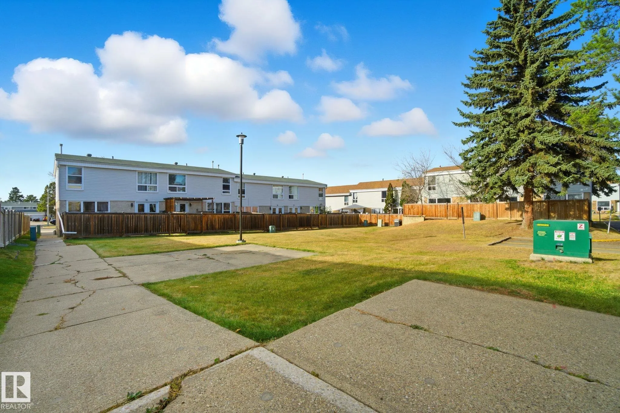 272 GRANDIN Village