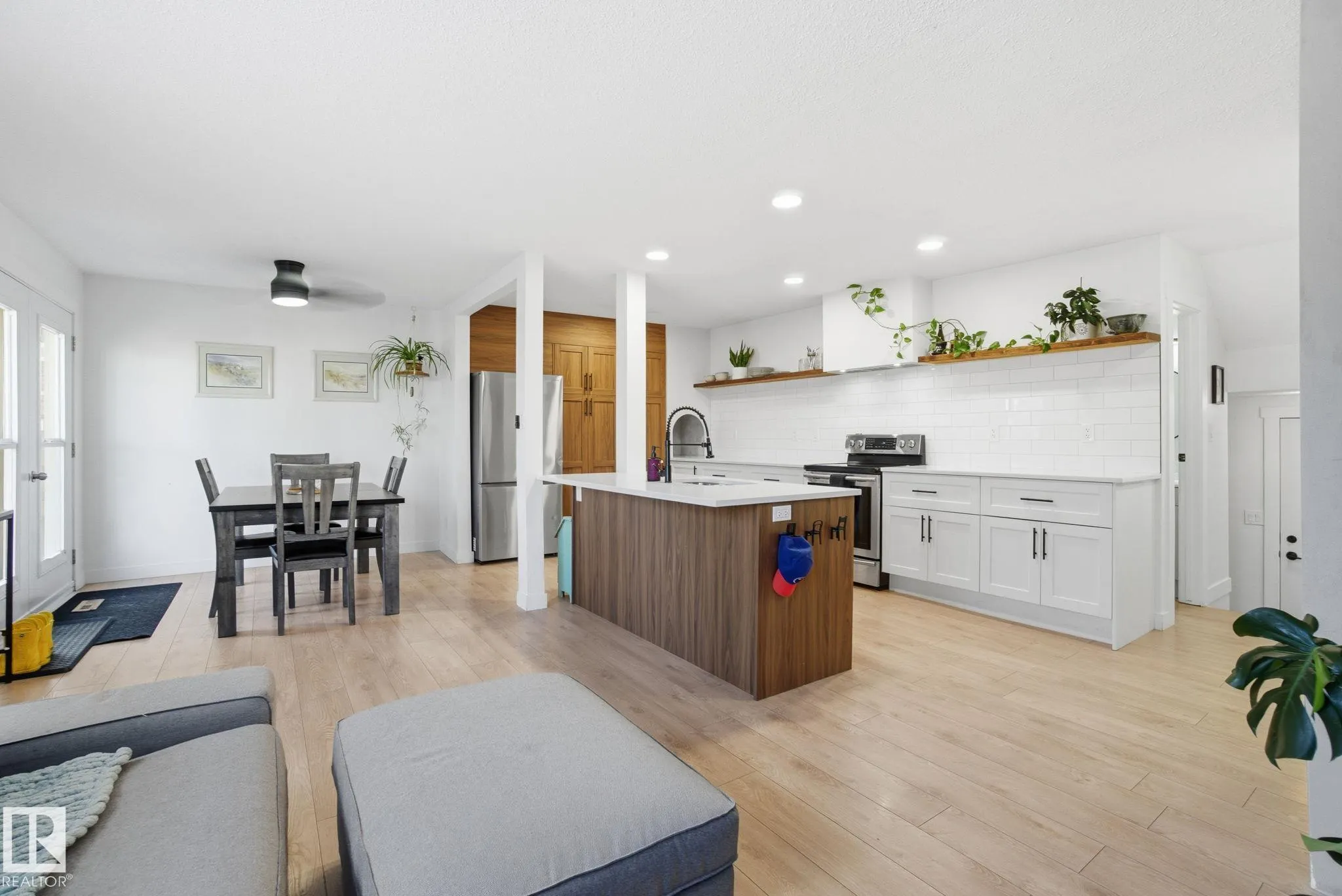 272 GRANDIN Village