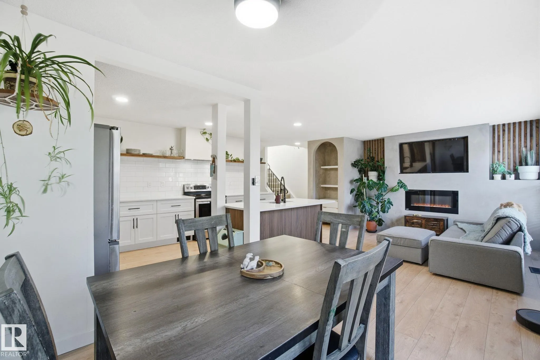 272 GRANDIN Village