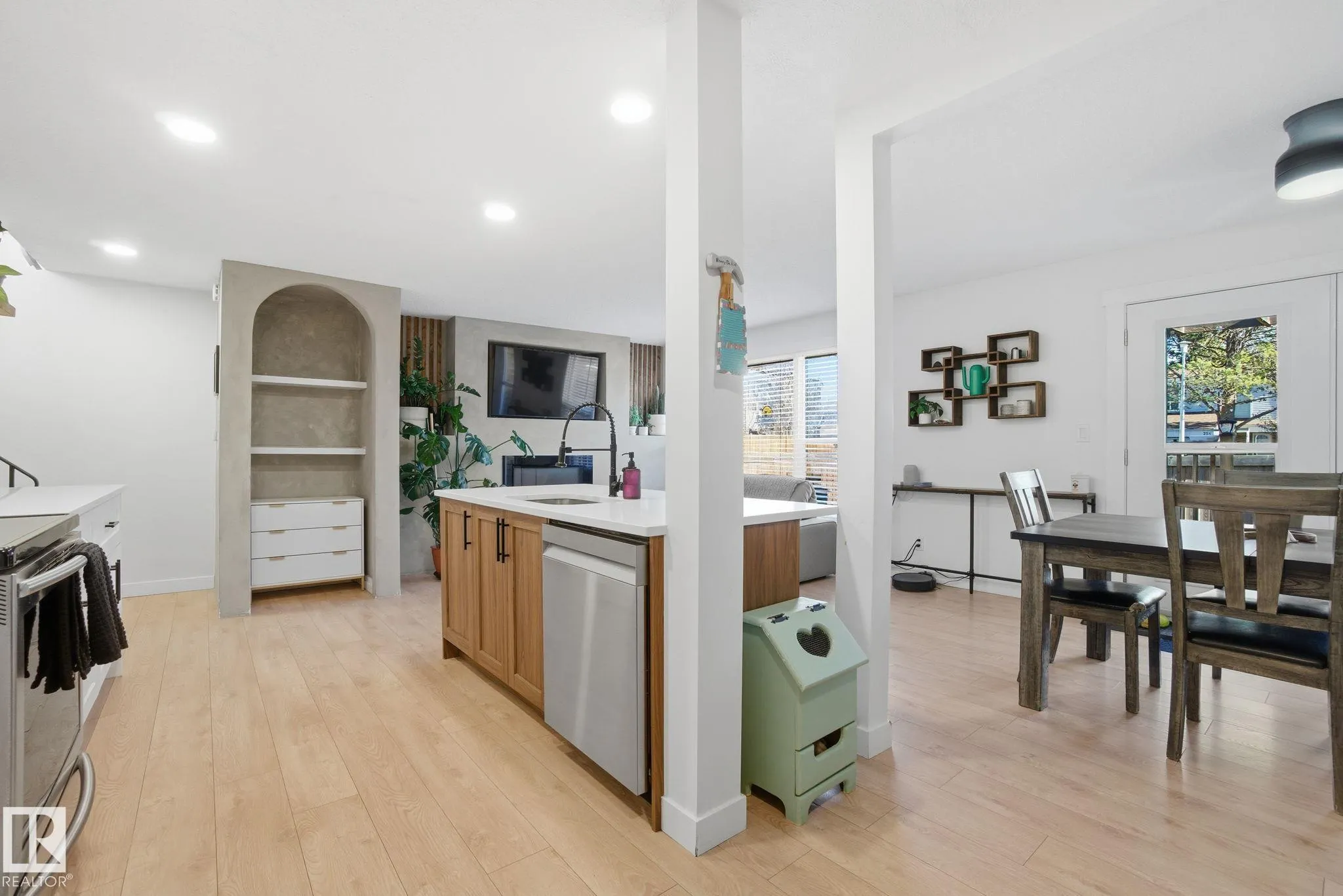 272 GRANDIN Village
