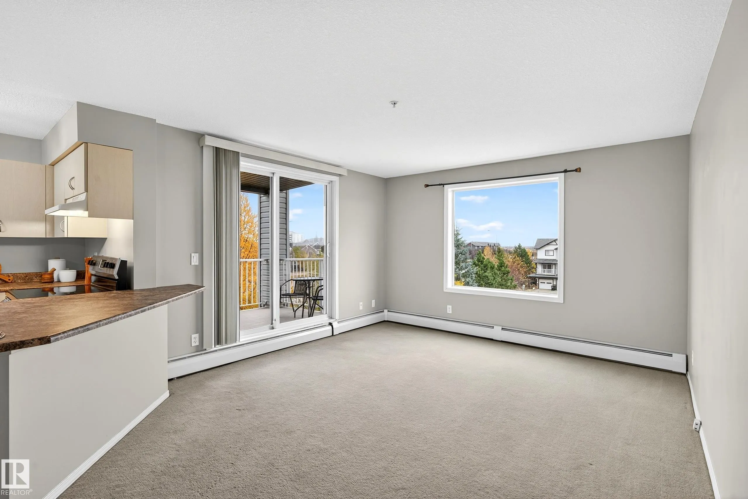 40 SUMMERWOOD Boulevard