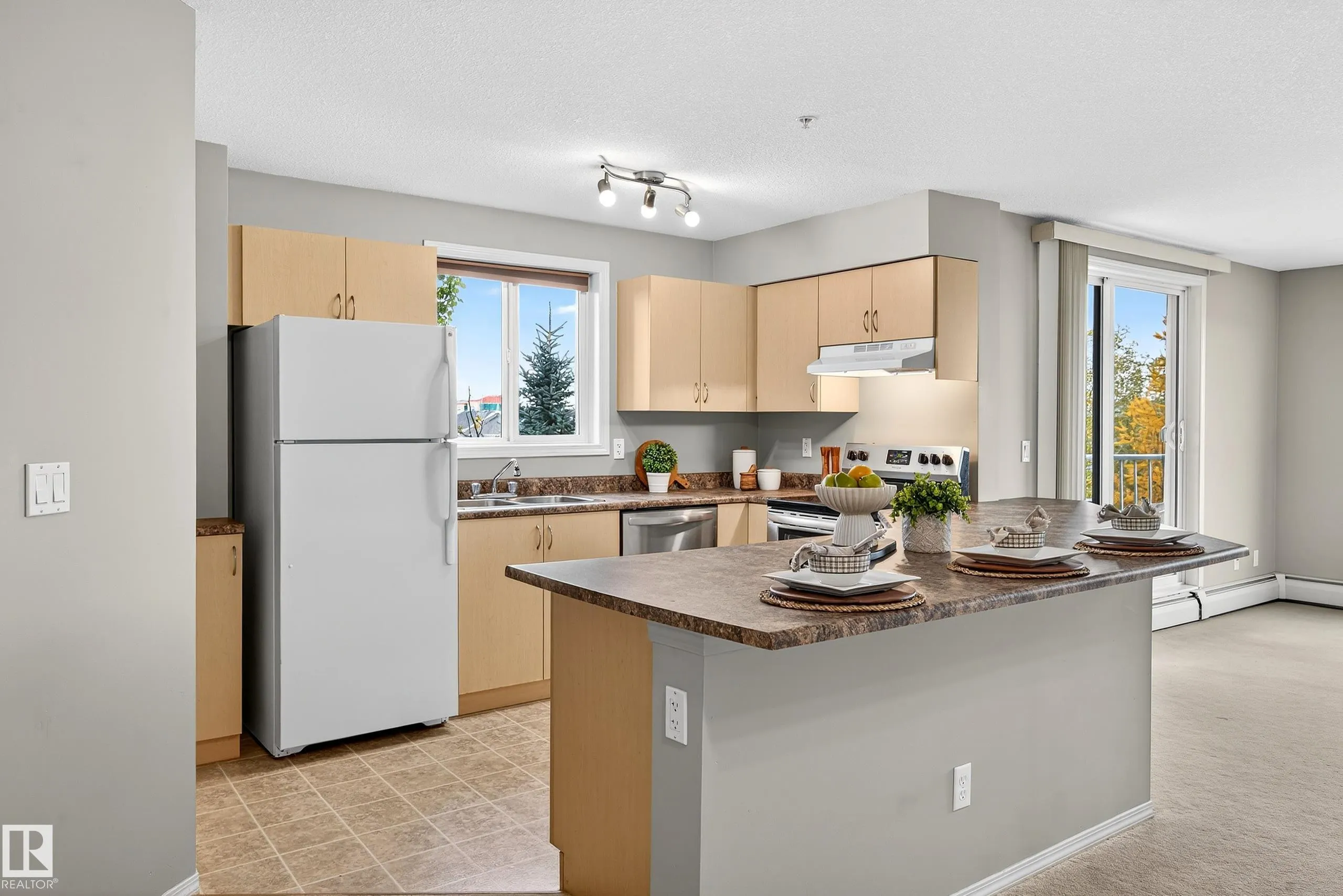 40 SUMMERWOOD Boulevard