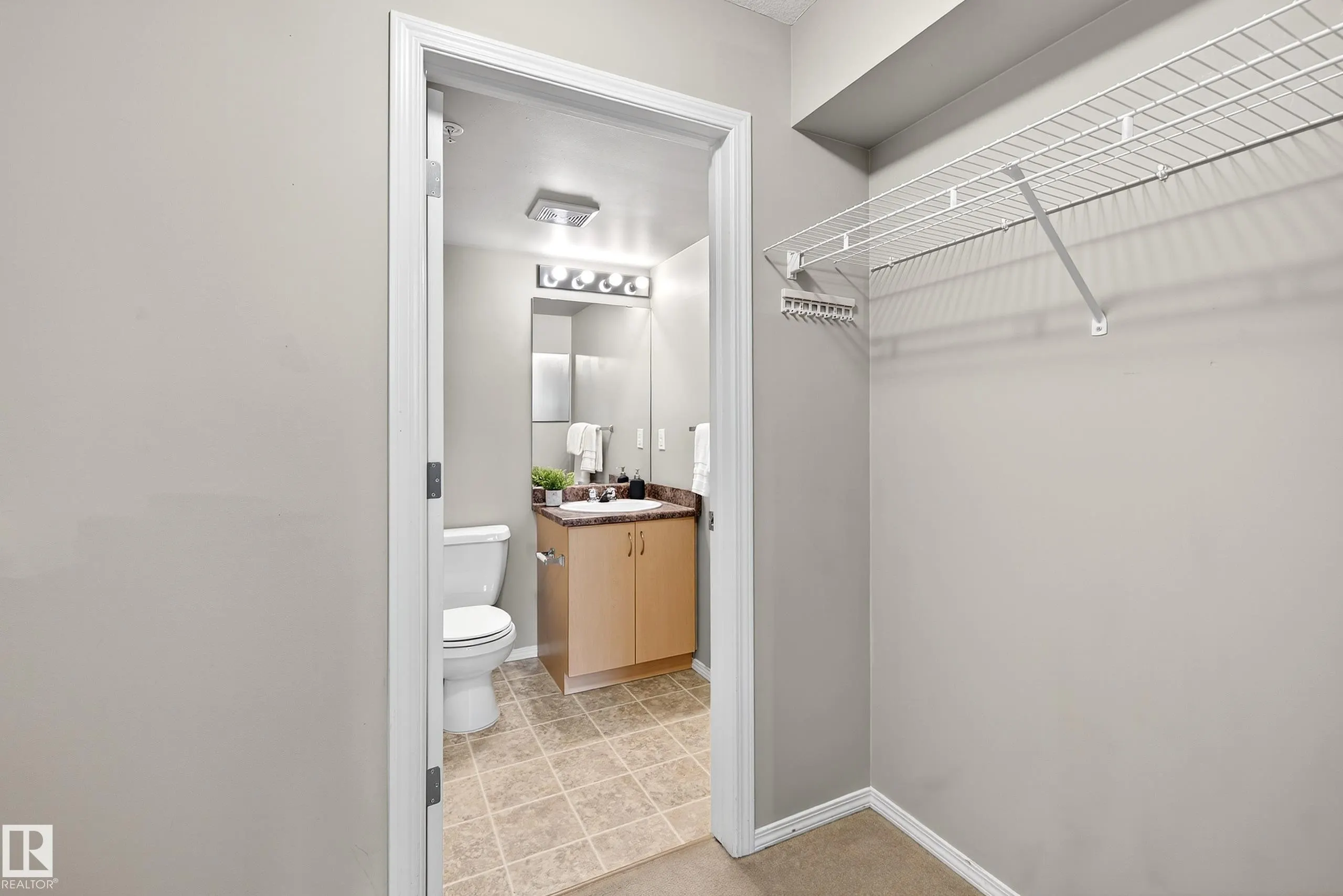 40 SUMMERWOOD Boulevard