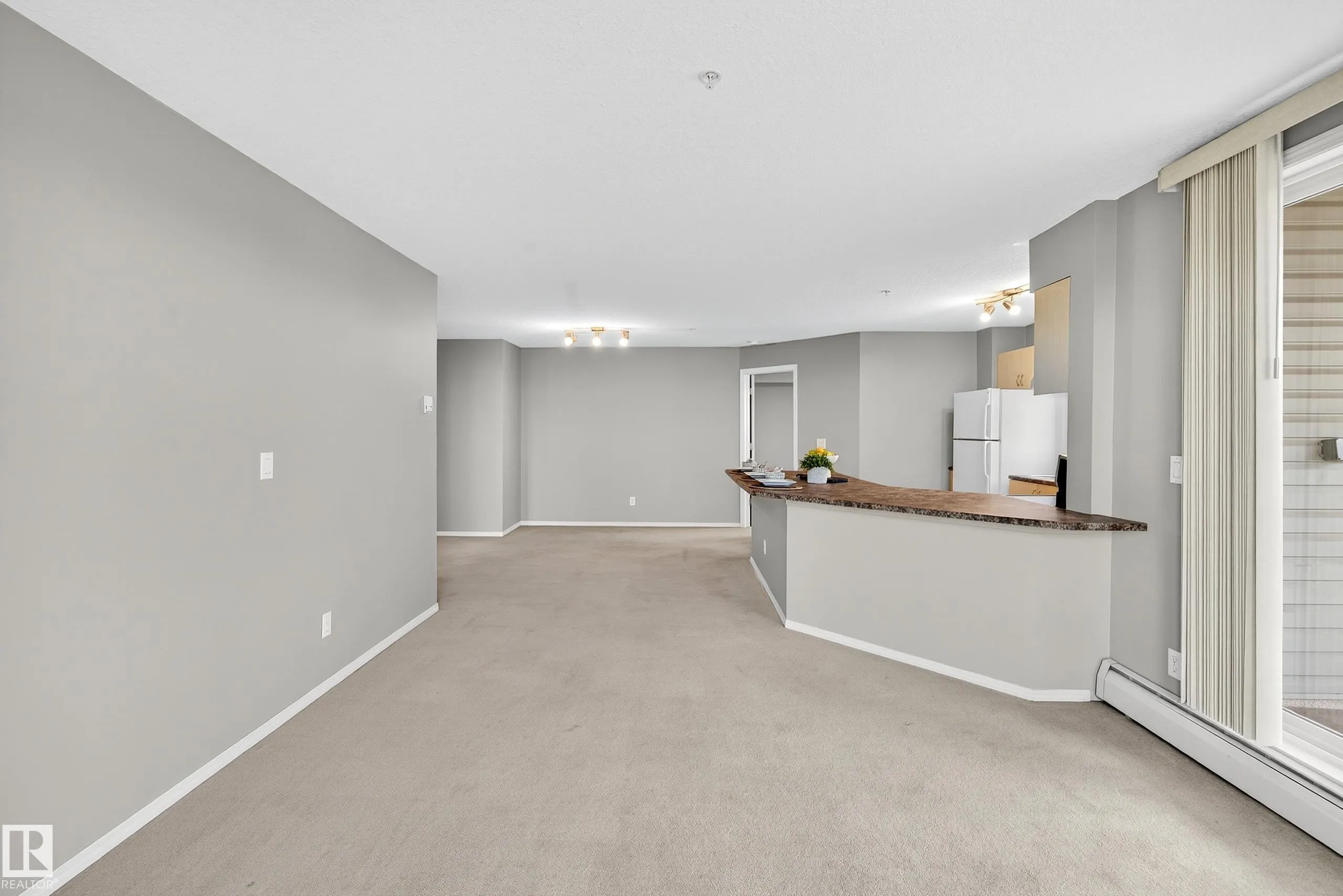 40 SUMMERWOOD Boulevard