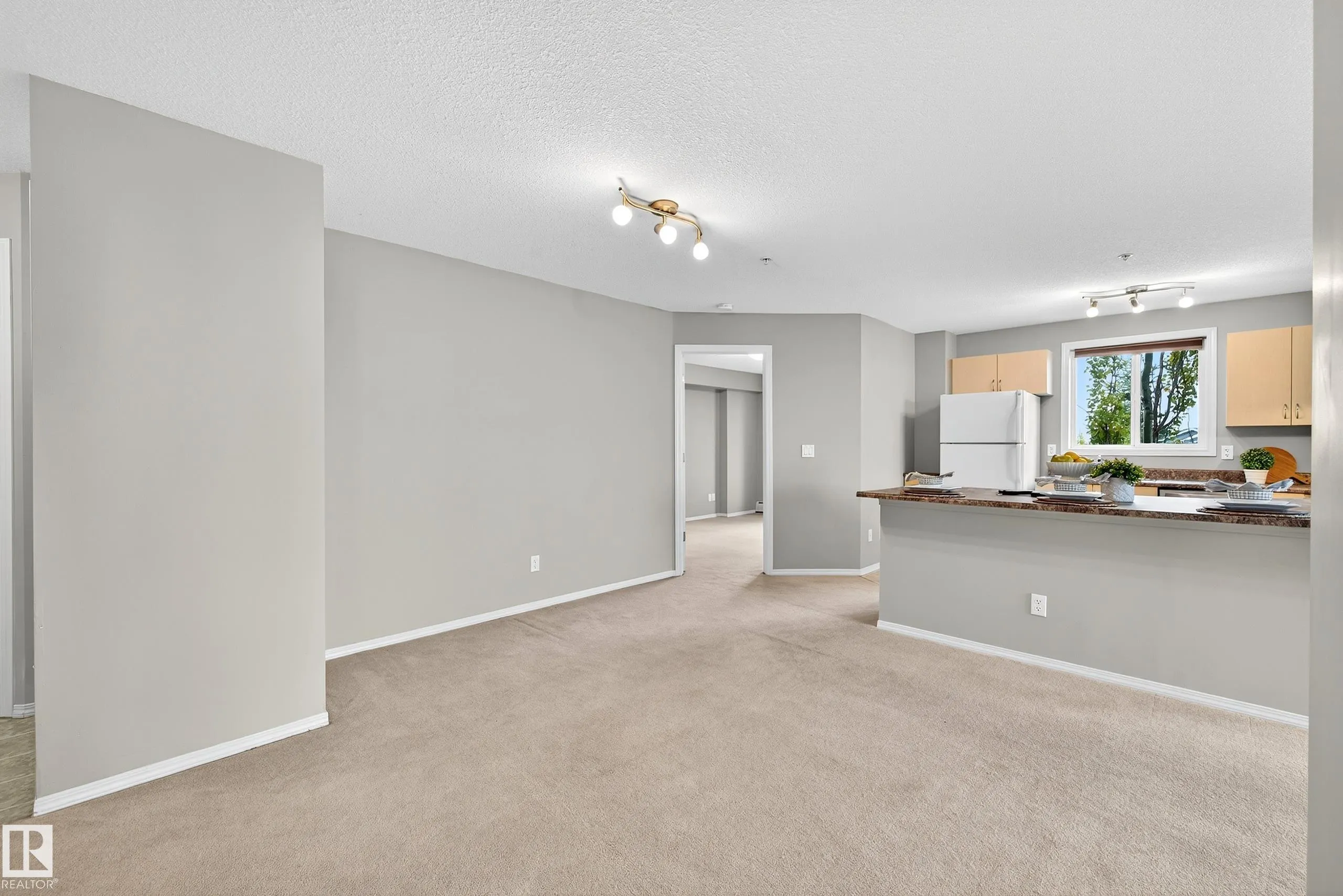 40 SUMMERWOOD Boulevard