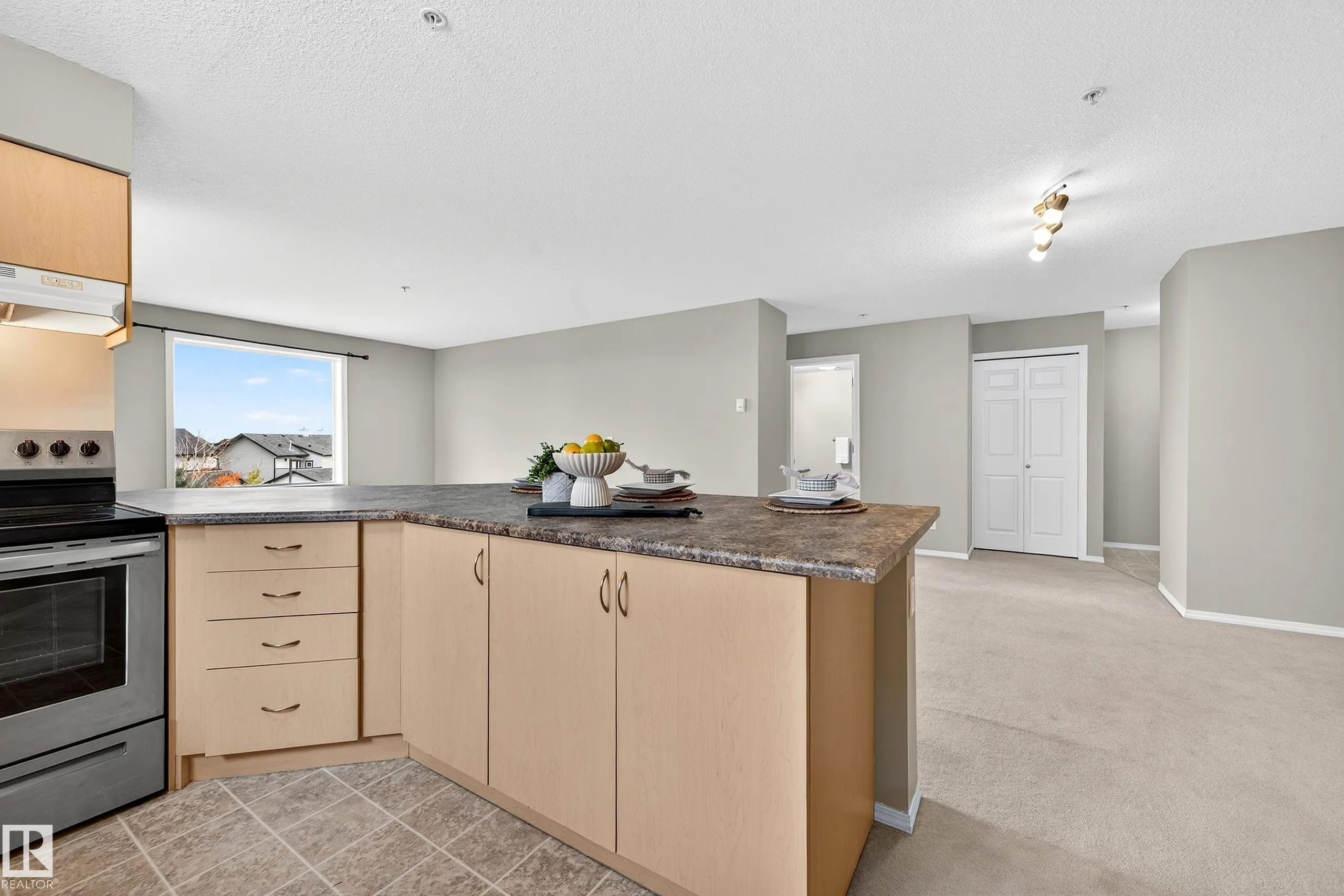 40 SUMMERWOOD Boulevard