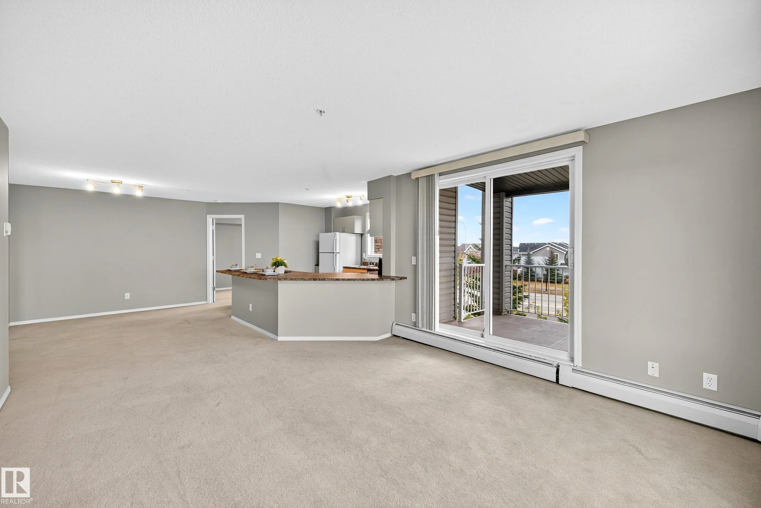 40 SUMMERWOOD Boulevard