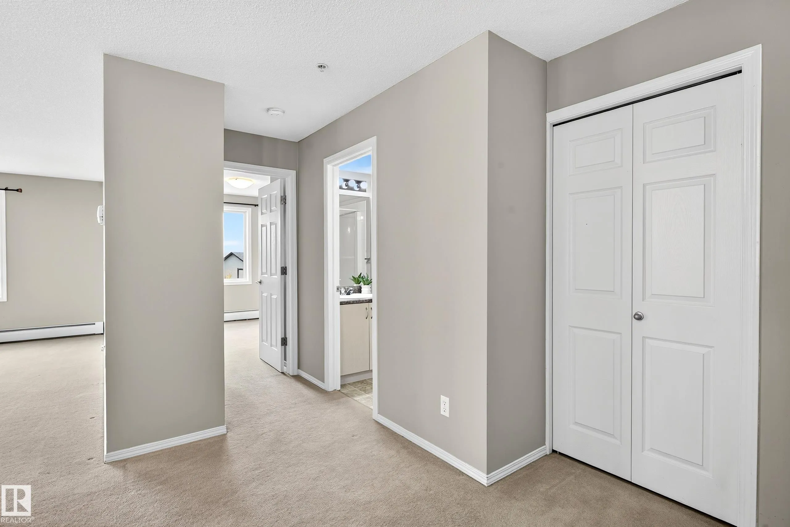 40 SUMMERWOOD Boulevard