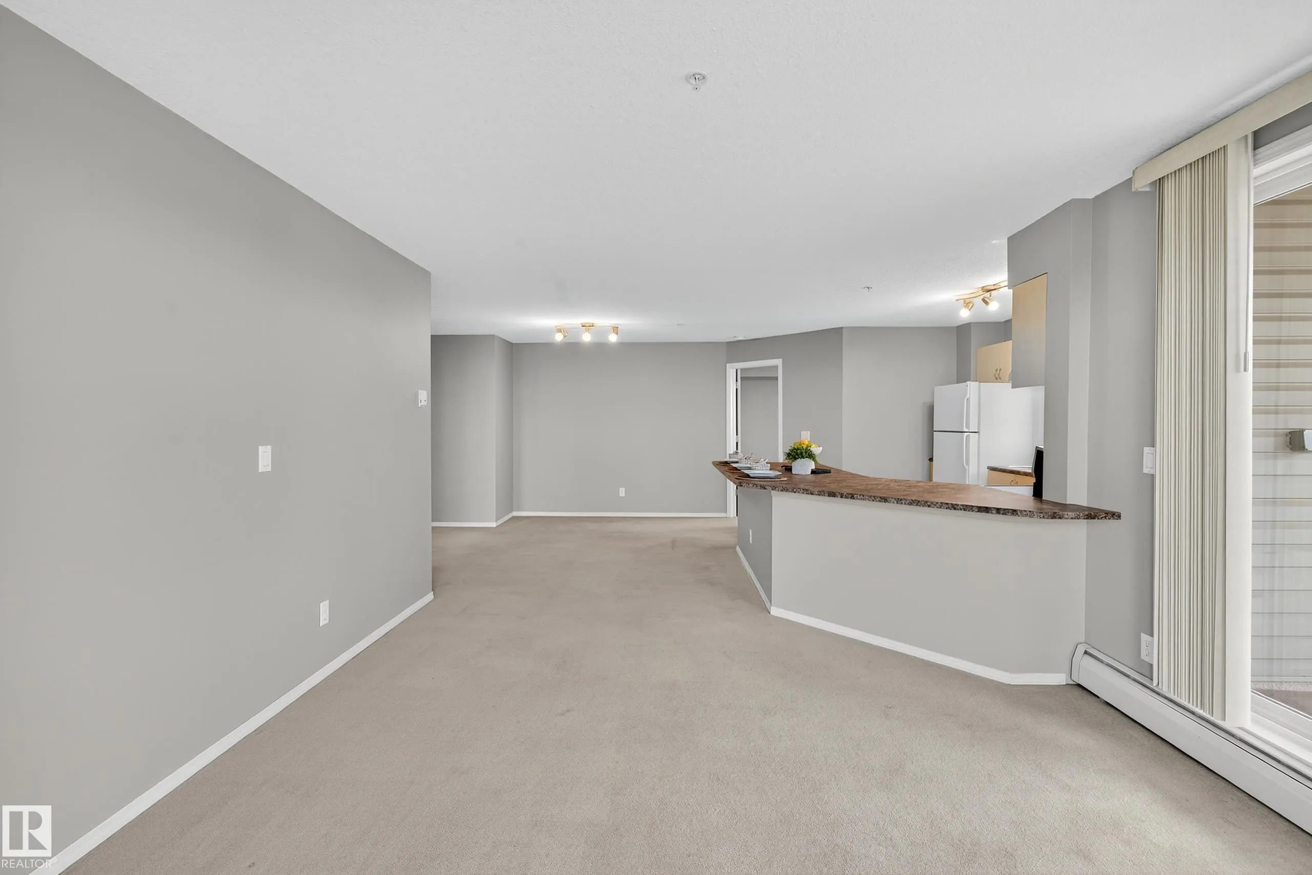 40 SUMMERWOOD Boulevard