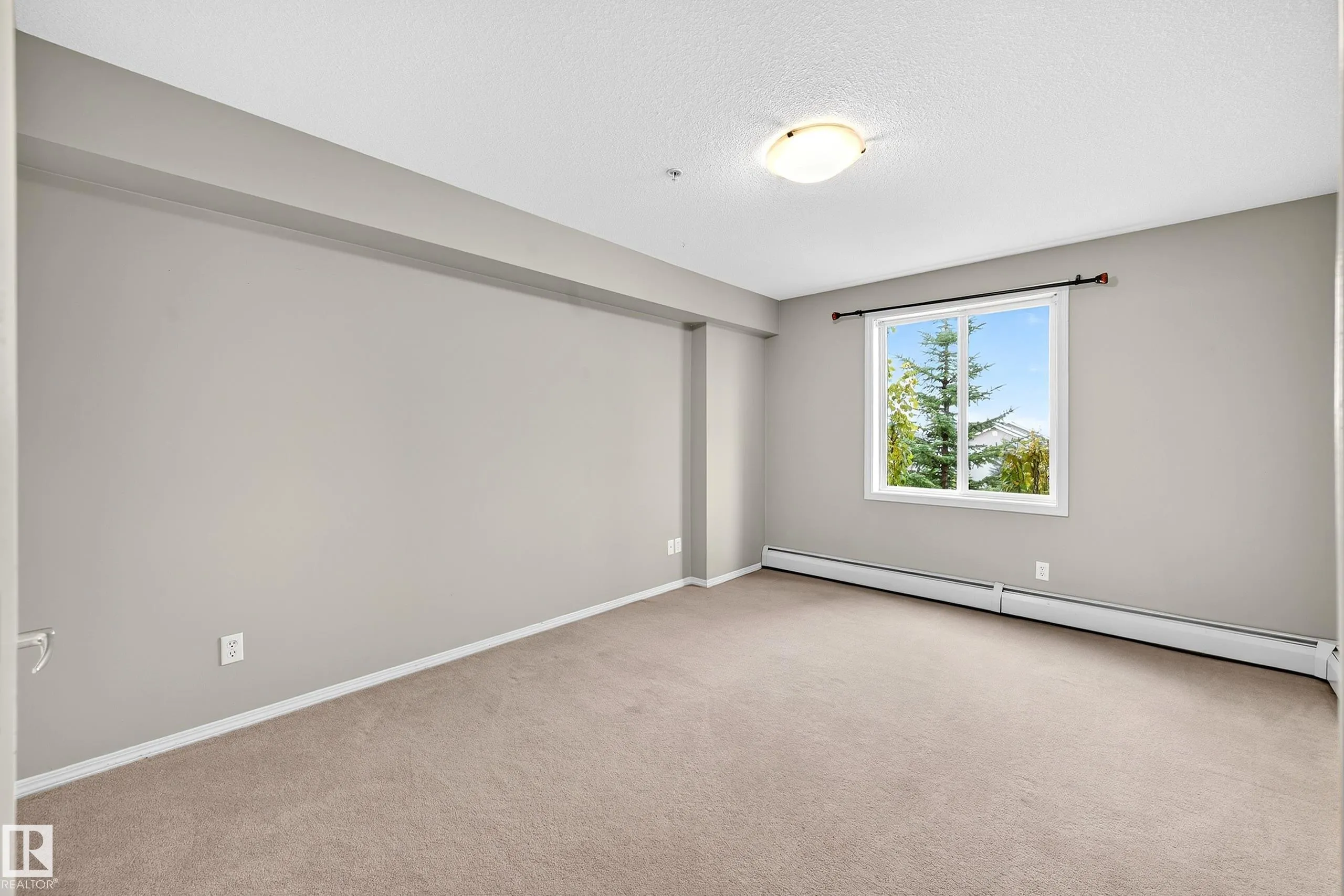 40 SUMMERWOOD Boulevard